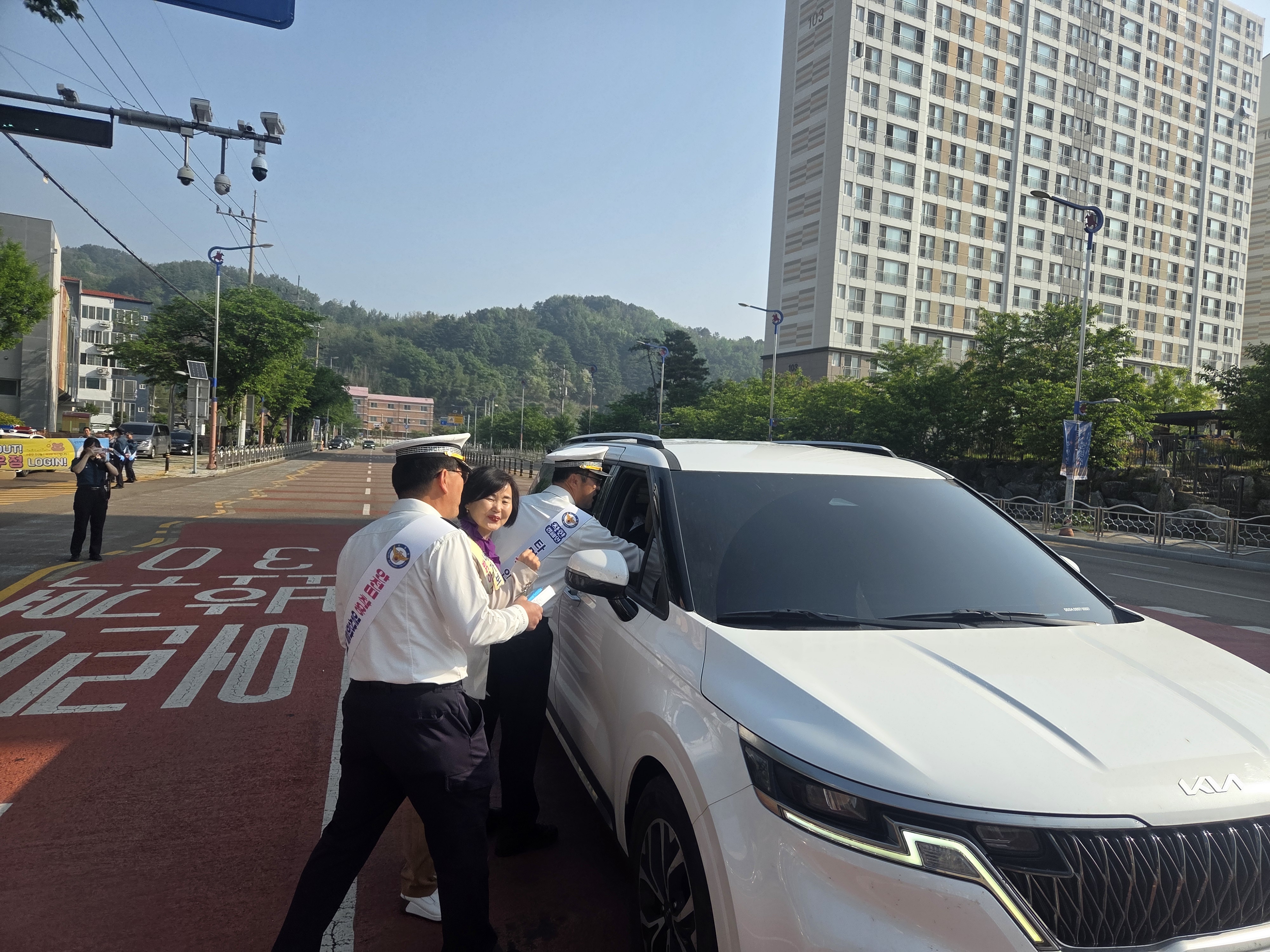 의령교육지원청, ‘全 좌석 안전띠 착용’ 교통안전·학교폭력 예방 함께해요!  - 관련이미지1