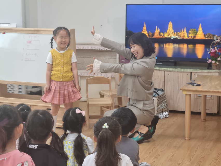 김해유치원, 원장선생님과 함께하는 스승의 날 맞이 인성의 날 운영 - 관련이미지1