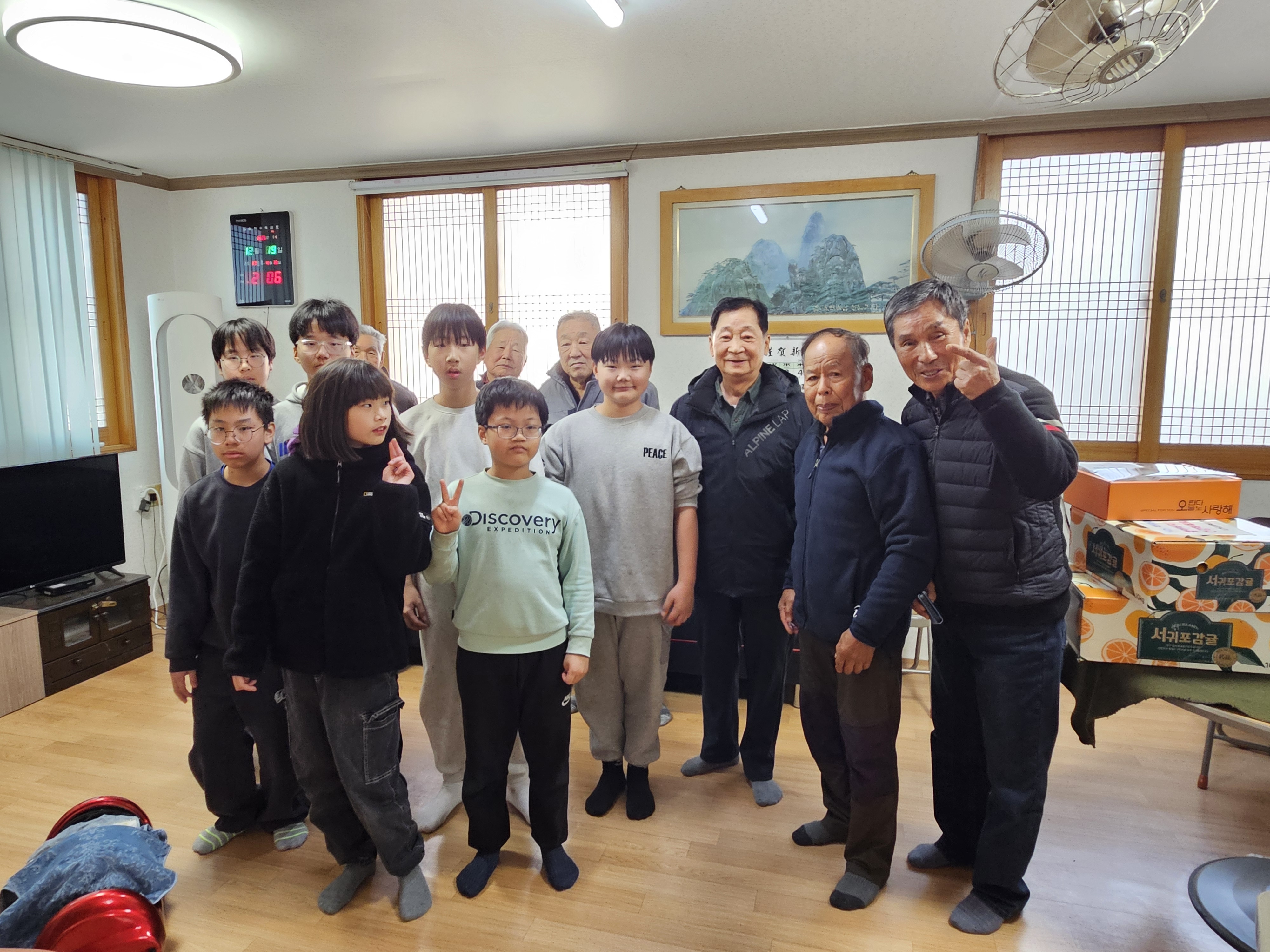 도천초등학교, 이웃사랑 봉사활동(-5~6학년 학생들의 덩~덕~쿵덕~ 행복한 나눔 실천-) - 관련이미지2