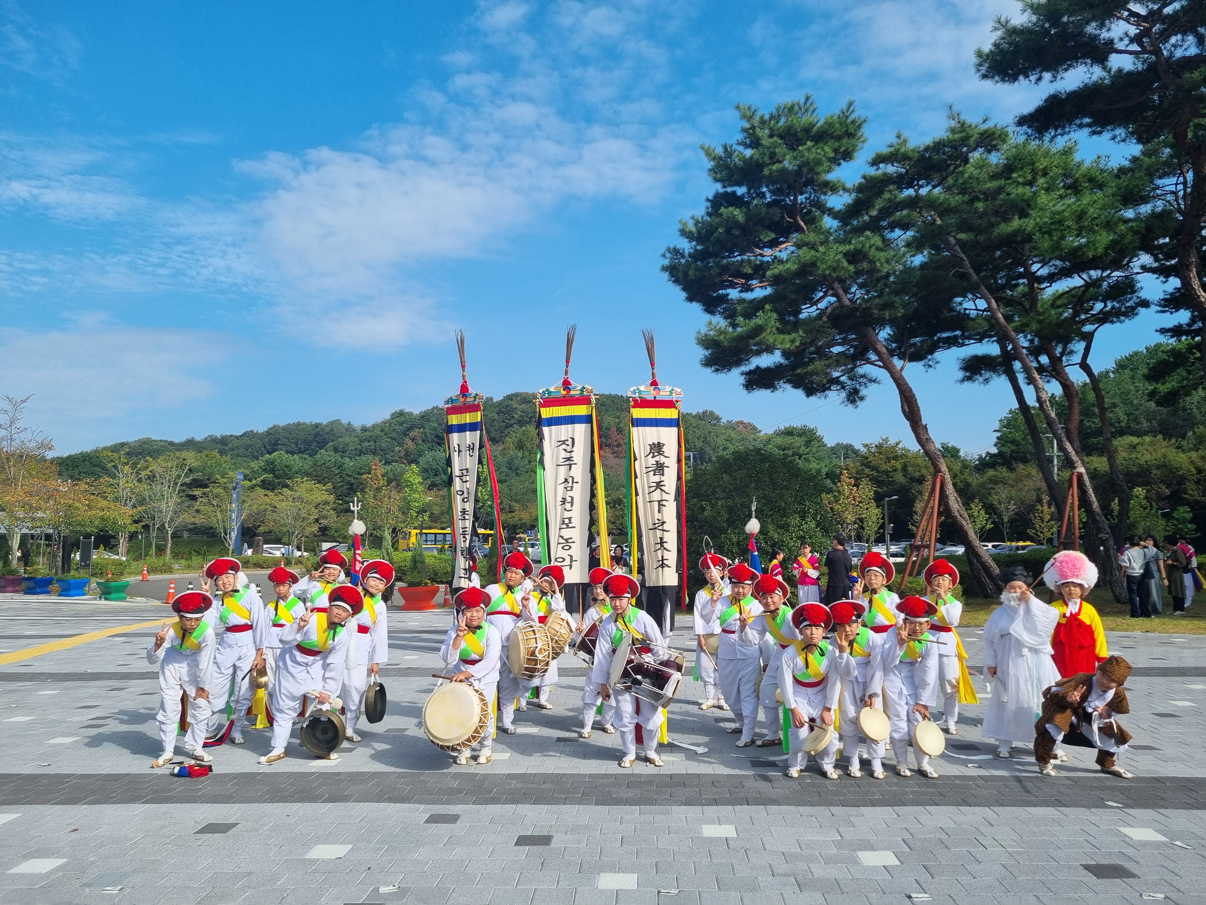 곤양초, 제74회 개천예술제 전국국악경연대회 초등부 최우수상 수상 -꾸준히 배우고 익힌 전통 농악, 그 결실을 맺다!- - 관련이미지1