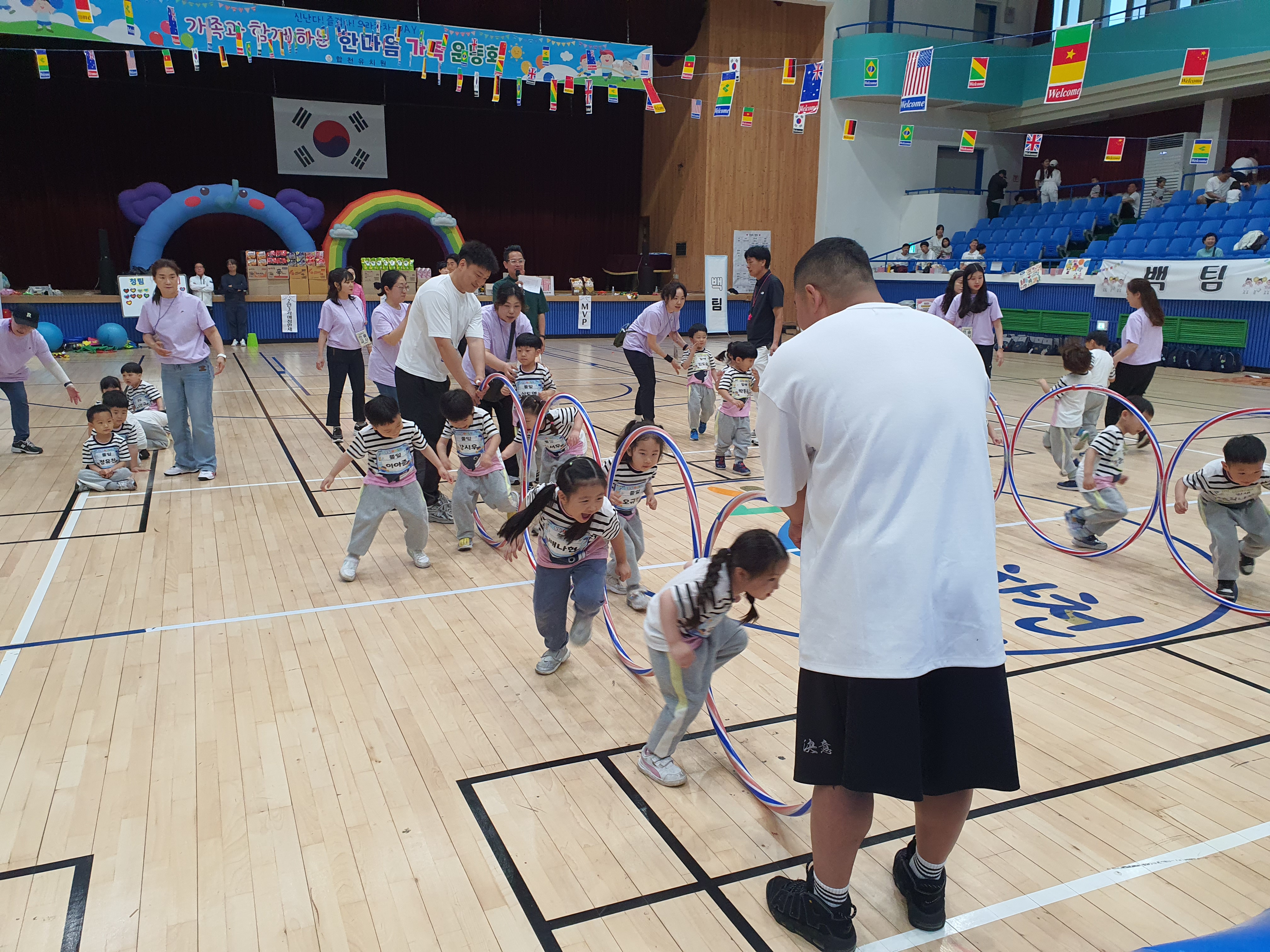 “으라차차!! 함께 뛰며 웃어요!” 합천유치원 한마음 가족 운동회 성료 - 관련이미지1