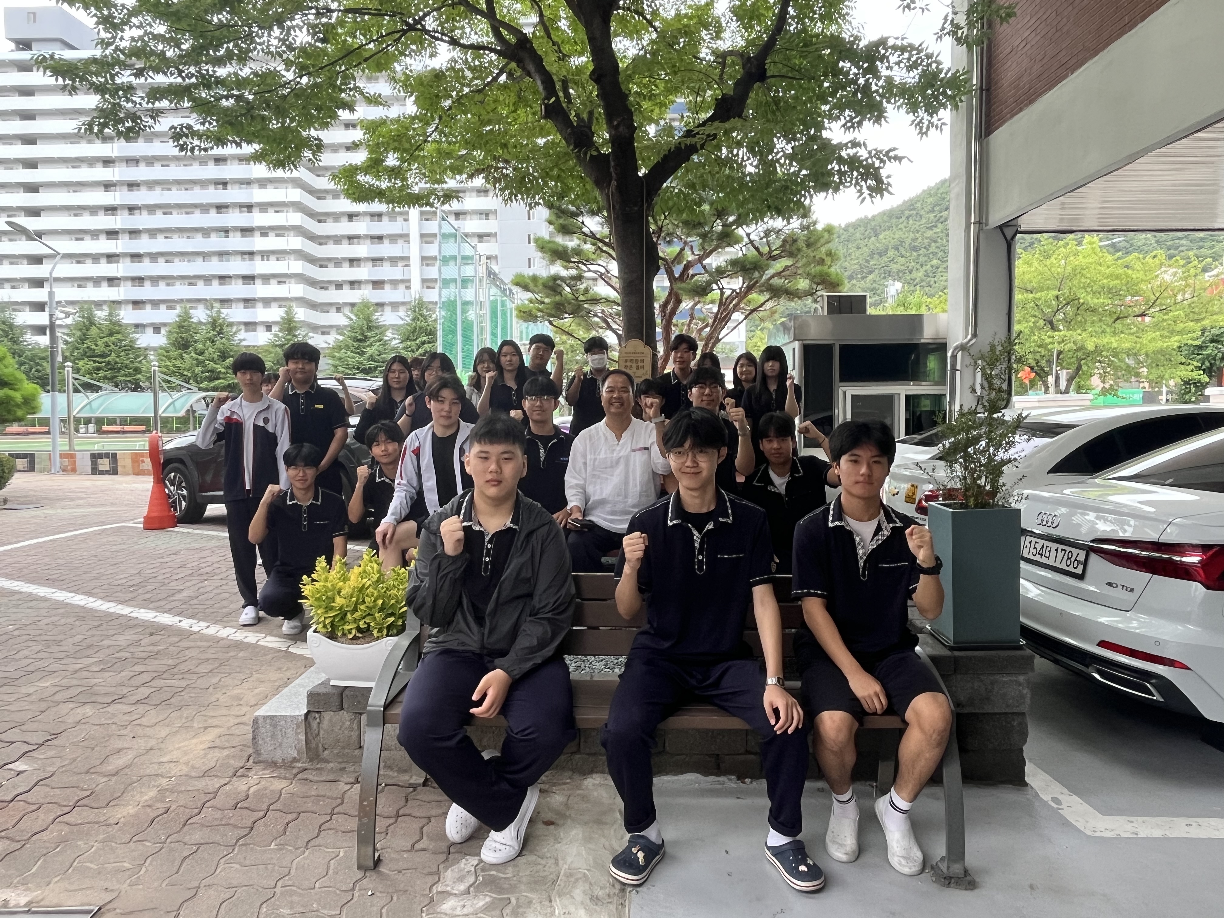 김해경원고, 아낀 에너지로 ‘우리들의 작은 쉼터’ 조성(전기요금 약 421만 원 절감…학생·교직원의 작은 실천을 다시 학교 복지로) - 관련이미지1