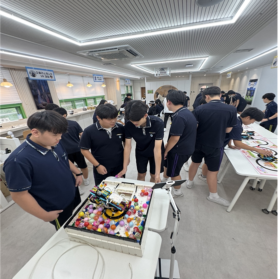 기술과 감성의 만남, 대청중에서 미래를 체험하다! 대청중학교, 김해 미래교육 콘텐츠 운영학교 활동 활발 - 관련이미지3