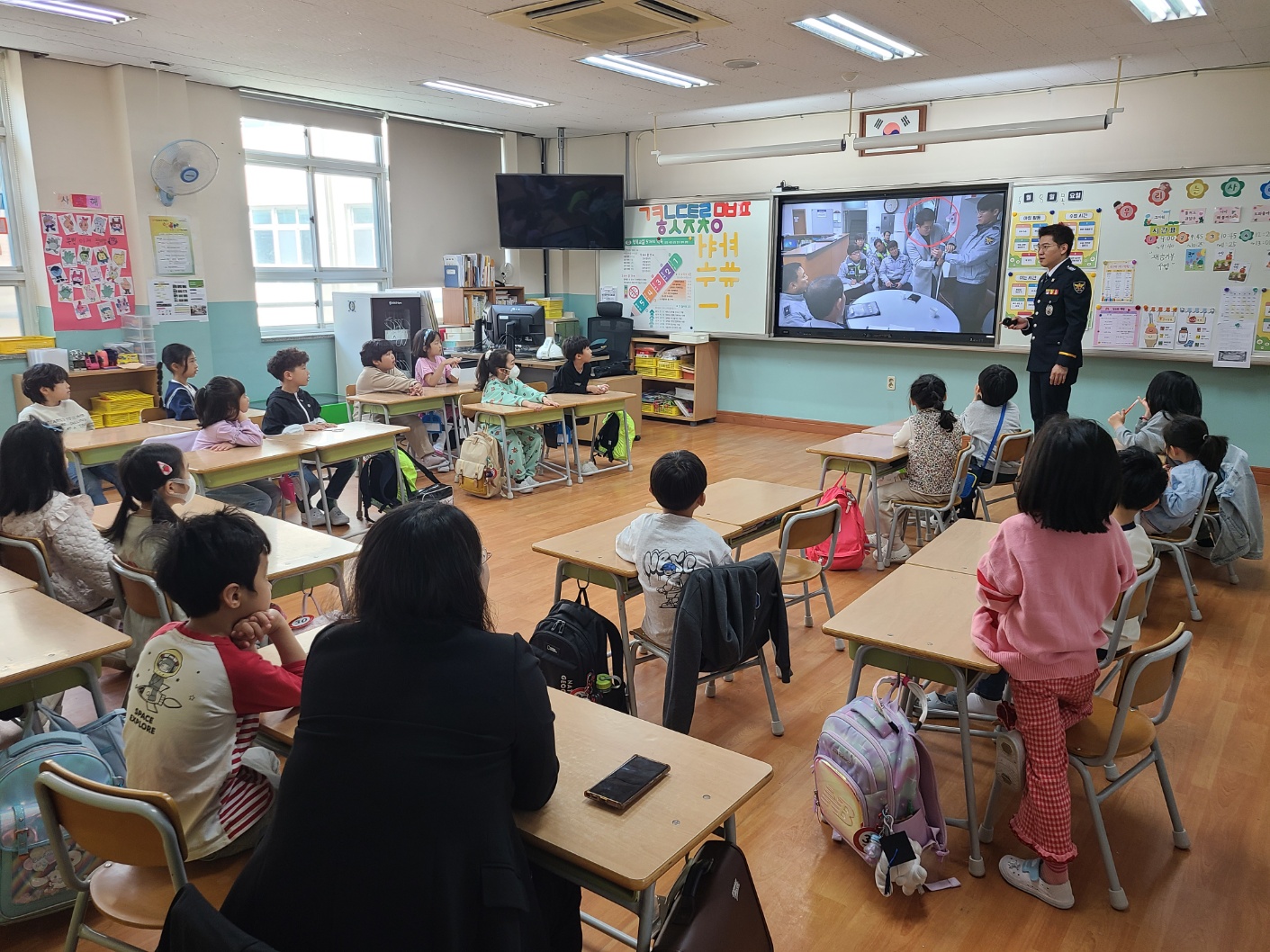 명도초 "학부모 재능 기부의 날" 개최…어버이날 학교와 가정이 함께 만든 특별한 배움의 시간 - 관련이미지1