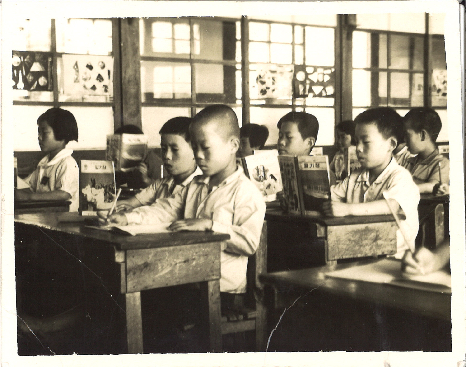 폐교에 빛깔을 입혀 그 시절을 기억할 수 있다면...? - 관련이미지1