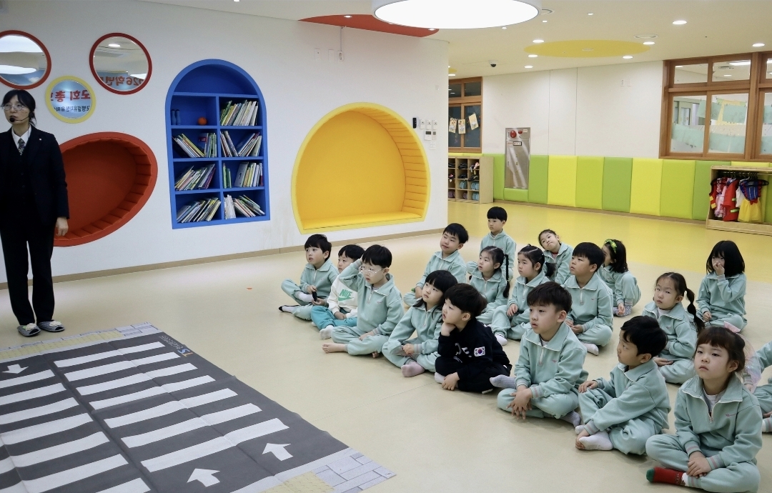거제용소초병설유치원 “우리 아이 안전 지키는 맞춤형 교통안전교육” 실시 - 관련이미지1