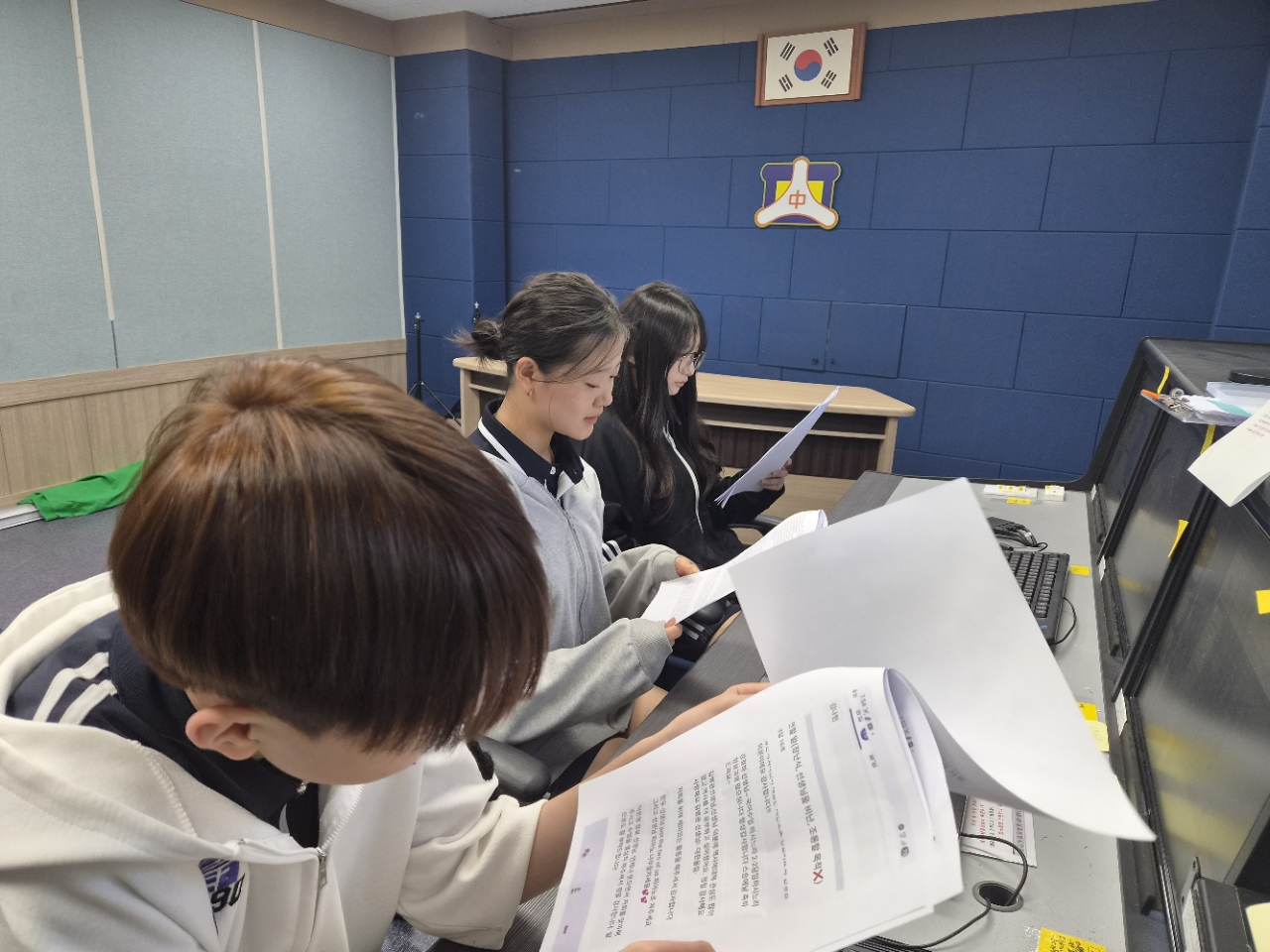 “선생님, 감사합니다” 사파중 학생자치회, 제45회 스승의 날 기념행사 개최 - 관련이미지1