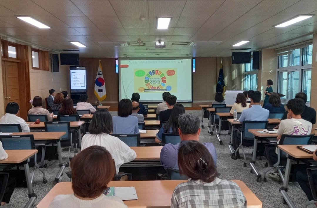 합천교육지원청, 평등이 꽃피는 직장, 교직원들의 웃음으로 가득채웠다. - 관련이미지1