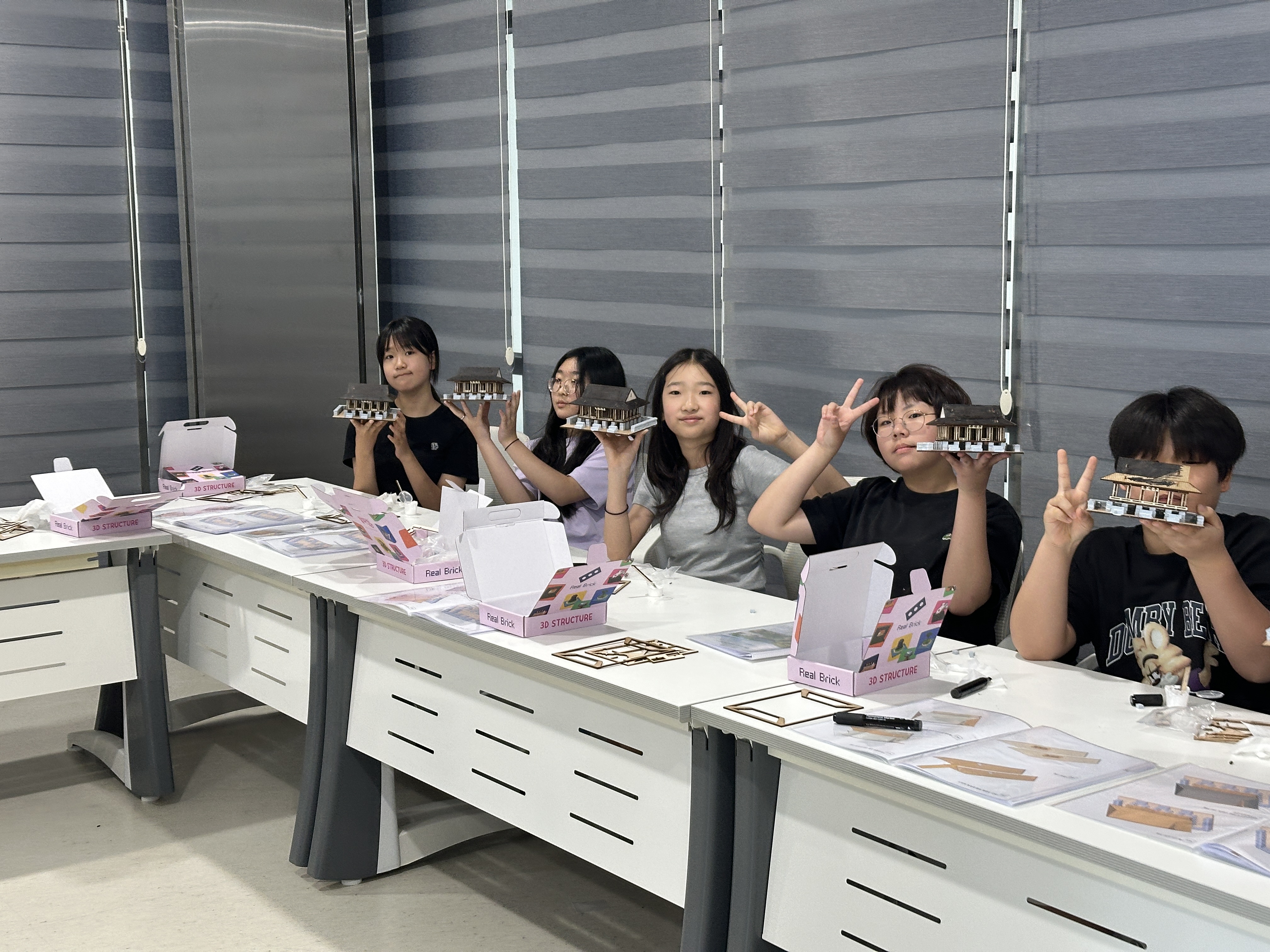 진성초, ‘에나하모 미래ON JOB다’  지역 연계 진로 프로그램 체험 실시 - 관련이미지1