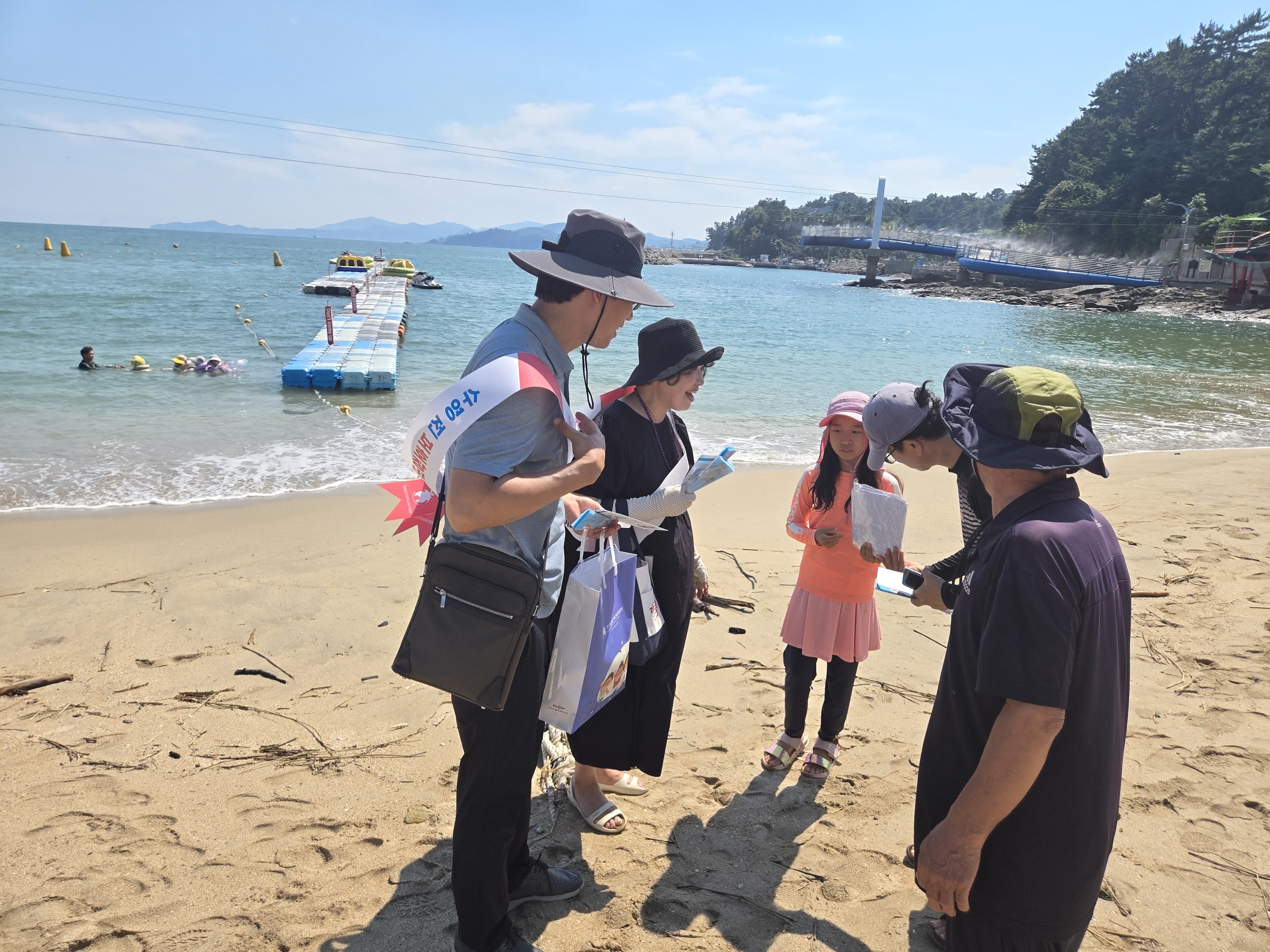 “진주교육지원청, 사천 남일대 해수욕장서 학생 건강·안전 캠페인 펼쳐” - 관련이미지4