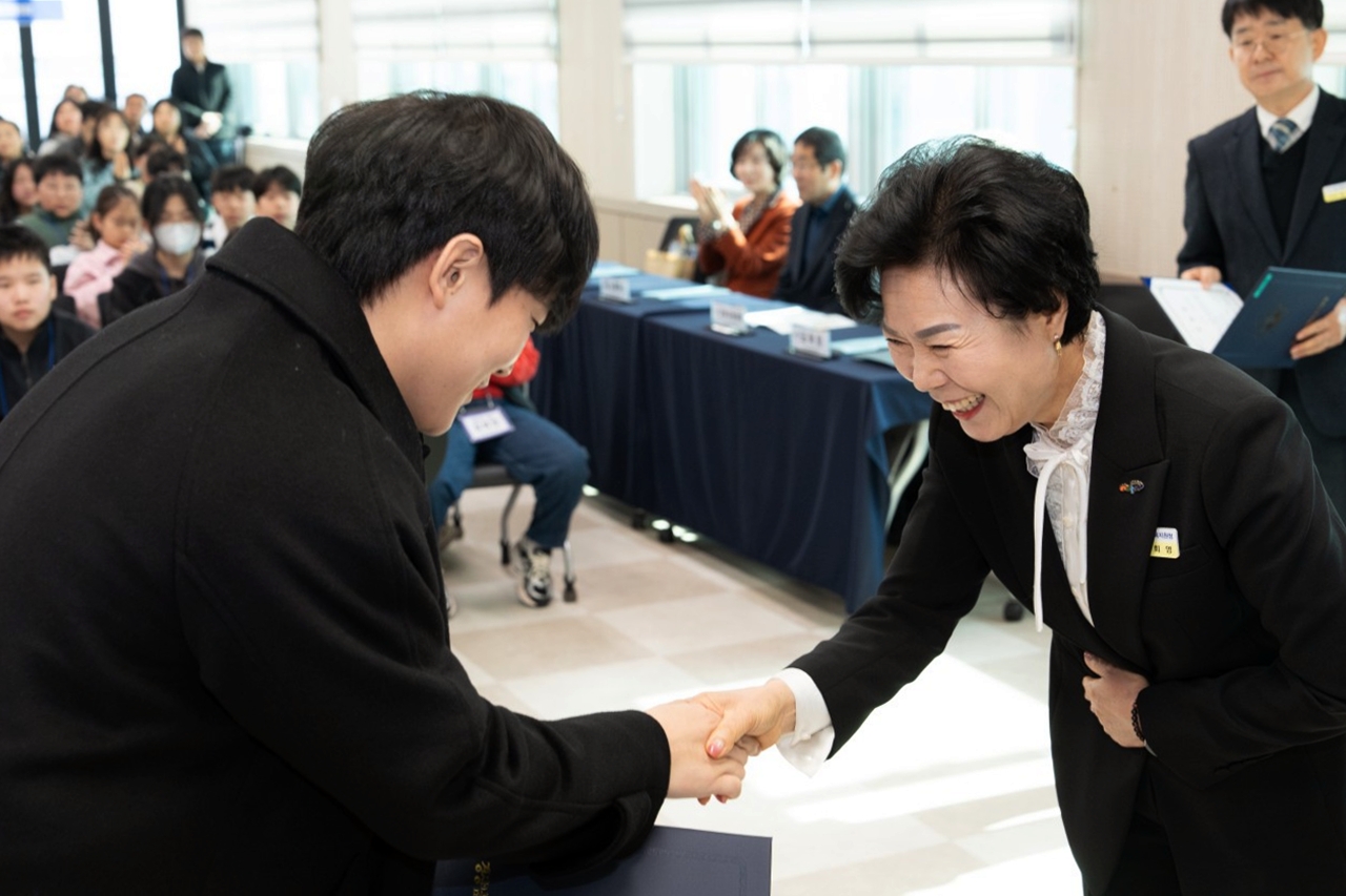 의령교육지원청, 배움의 뿌리는 깊게, 호기심의 날개는 더 넓게!  의령교육지원청영재교육원, 2026학년도 입학식 개최 - 관련이미지3