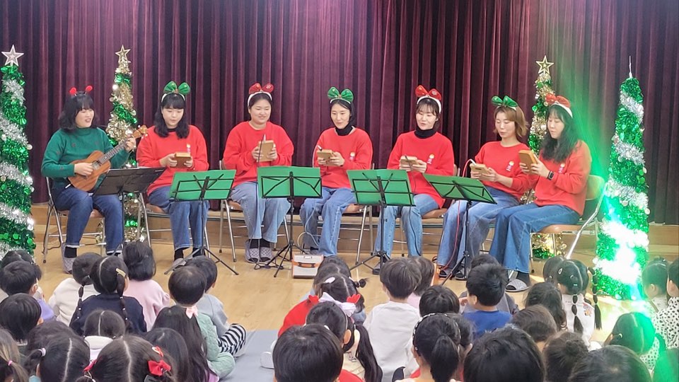 “엄마의 선물” 김해유치원 학부모 동아리 공연 - 관련이미지1