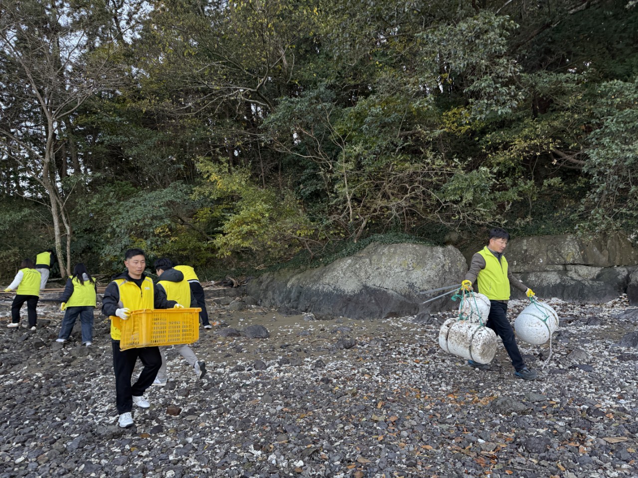 남해교육지원청 청렴봉사단, 환경정화 봉사활동 펼쳐 - 관련이미지4