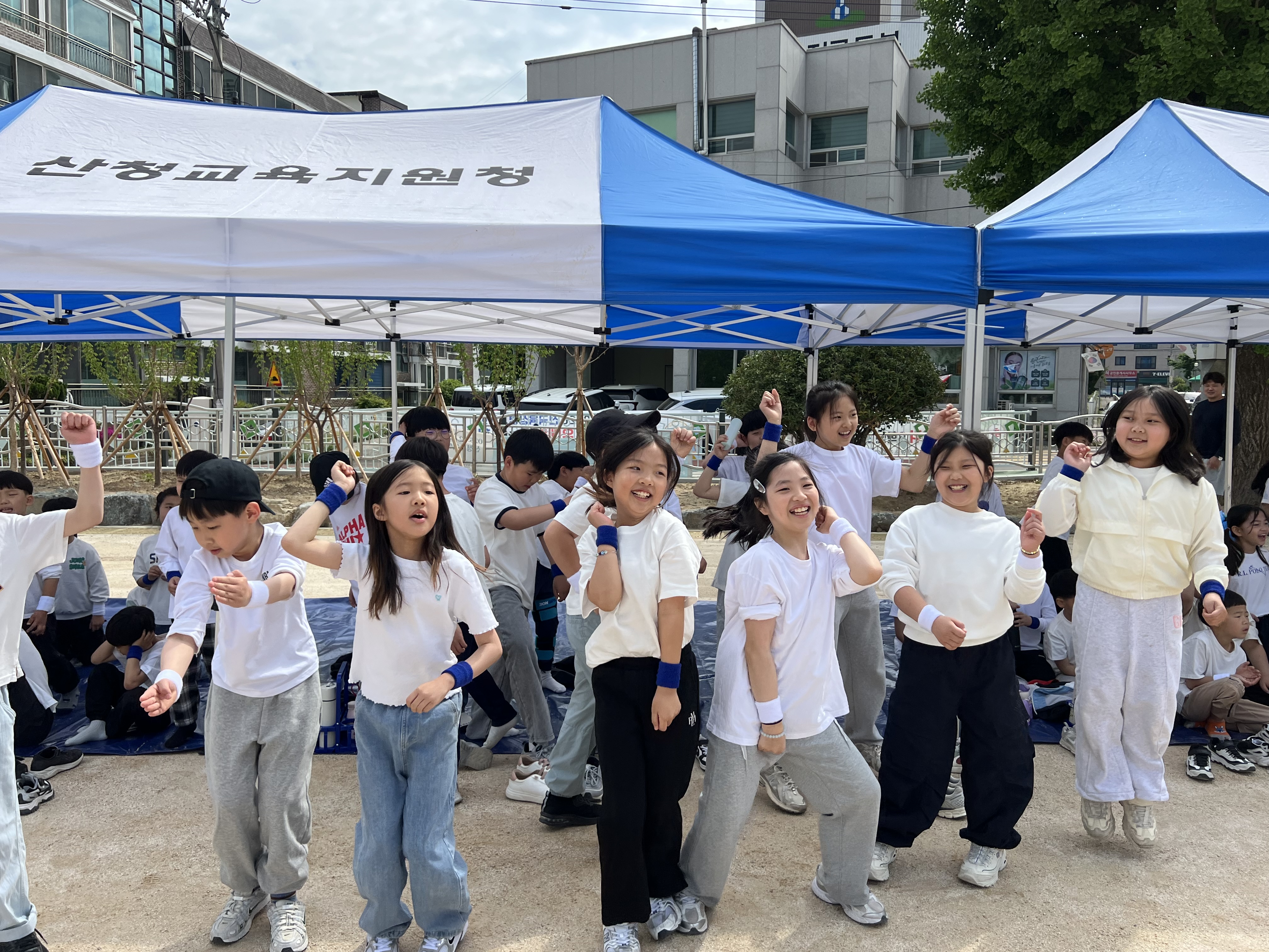 산청신안초, 웃음 가득한 신안 놀이한마당 개최 - 관련이미지2