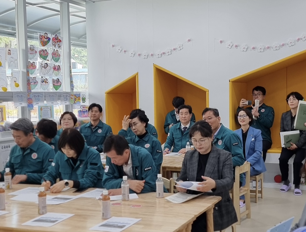 밀양교육지원청, 밀양시의회와 ‘밀양 다봄’ 현장 소통 - 관련이미지1