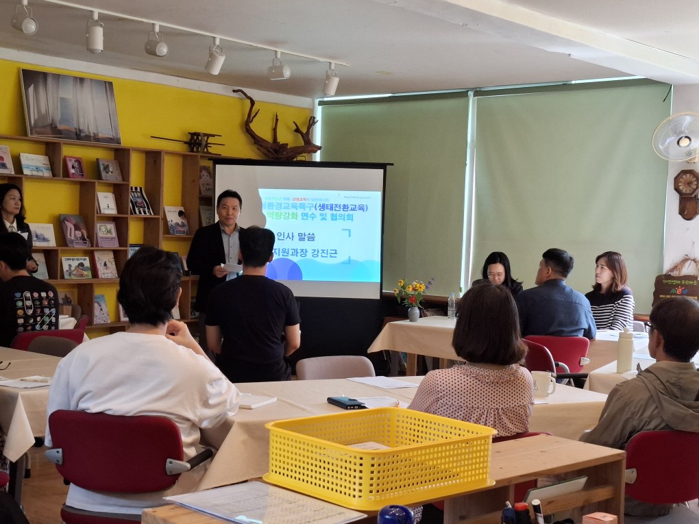 산청교육지원청, '텃밭이야기'로 생명 순환의 감동 전해 2025 산청환경교육특구 담당자 역량강화 연수 개최 - 관련이미지2