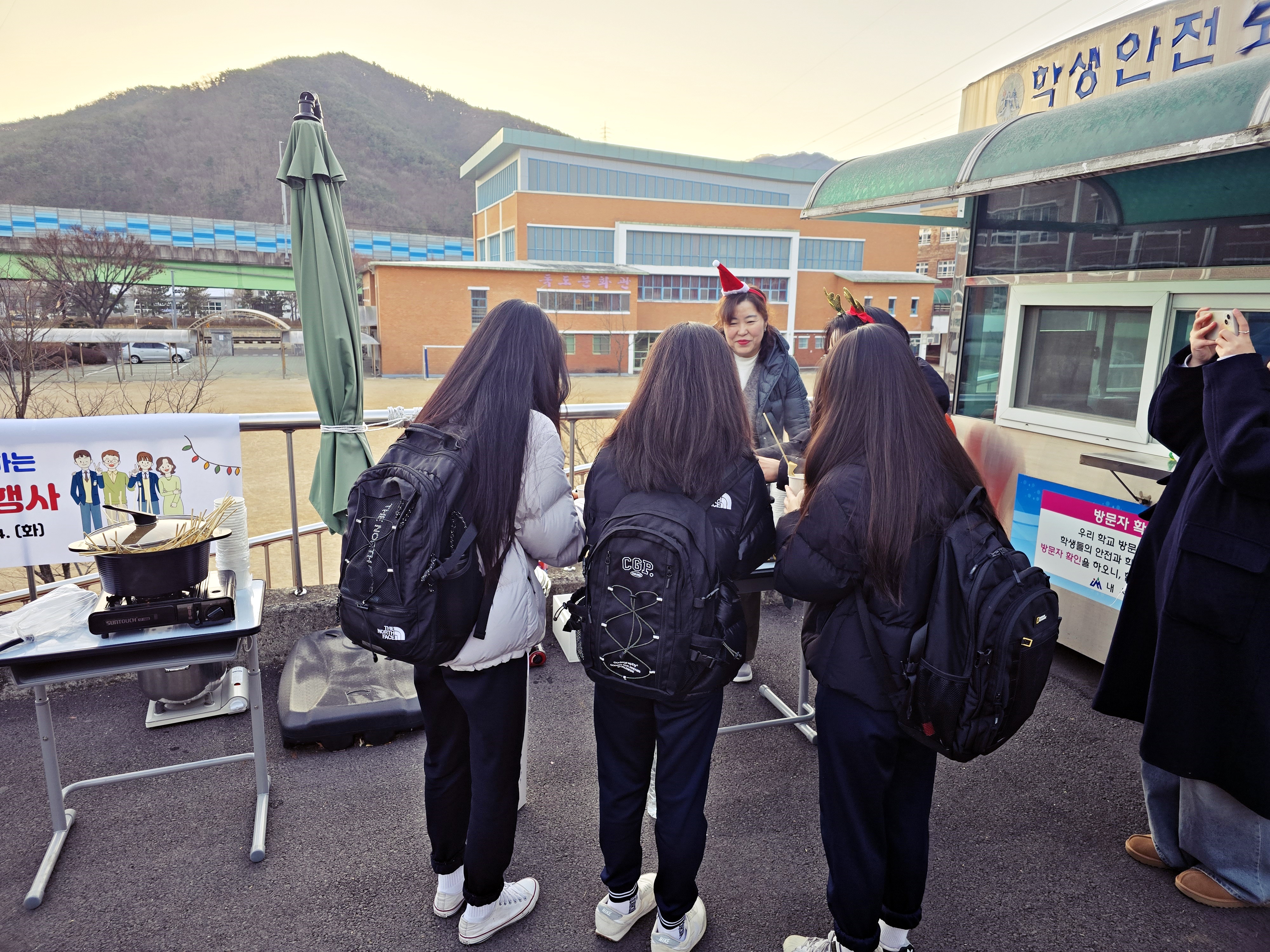 경남교육청 : HOME > 정보공개 > 학교와 지역에서는 - 상세 경남교육청