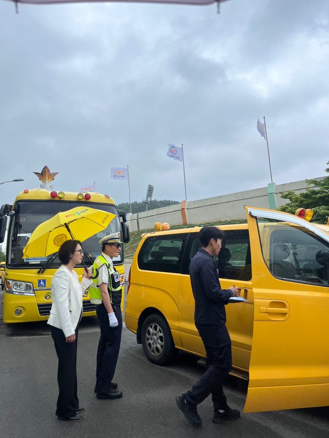 밀양교육지원청, 2025년 상반기 관계부처 합동 어린이 통학버스 점검 실시 - 관련이미지1