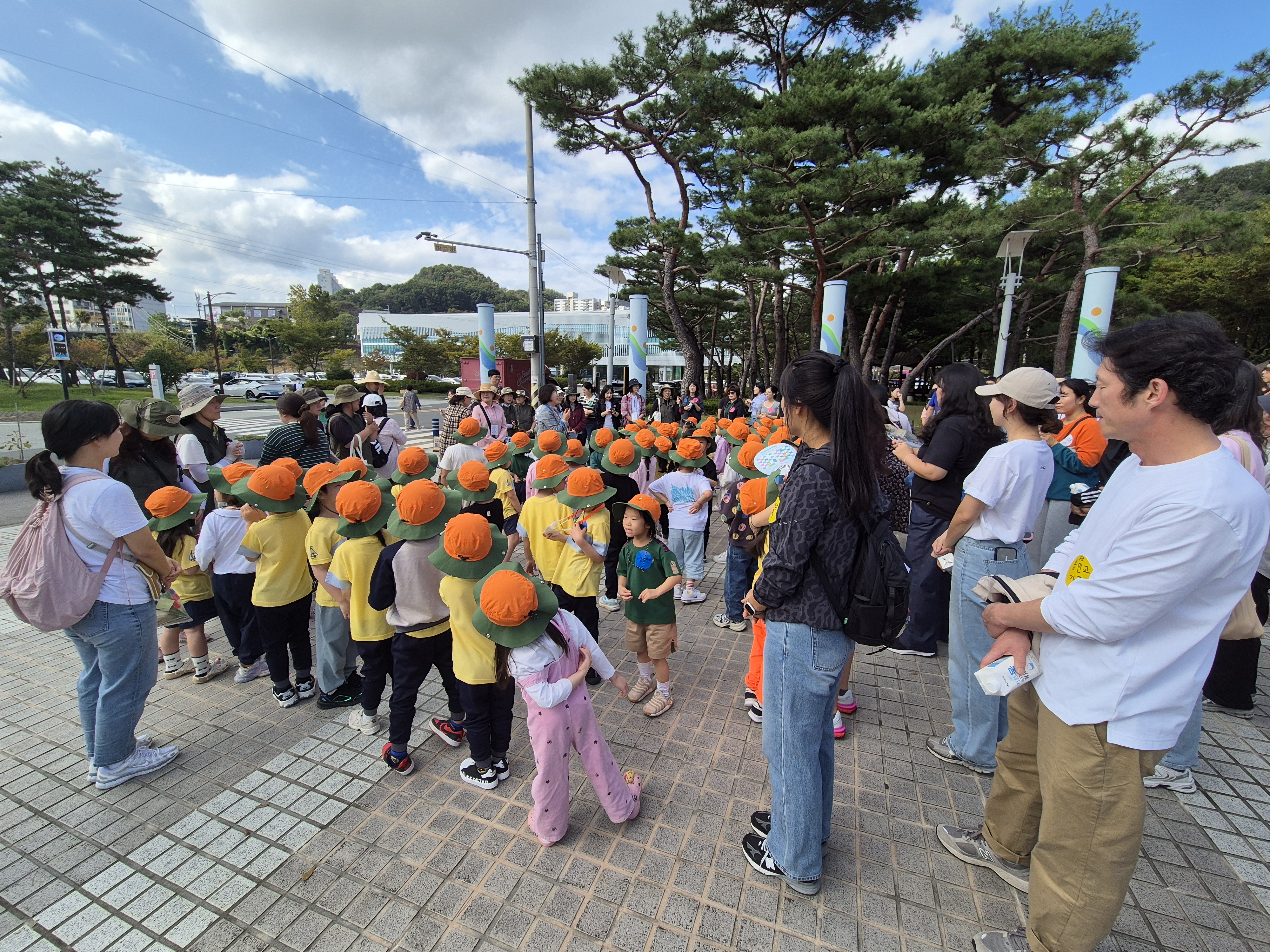 2025학년도 밀양유치원 '가족과 함께하는 생태체험활동' 성황리에 개최 - 관련이미지1