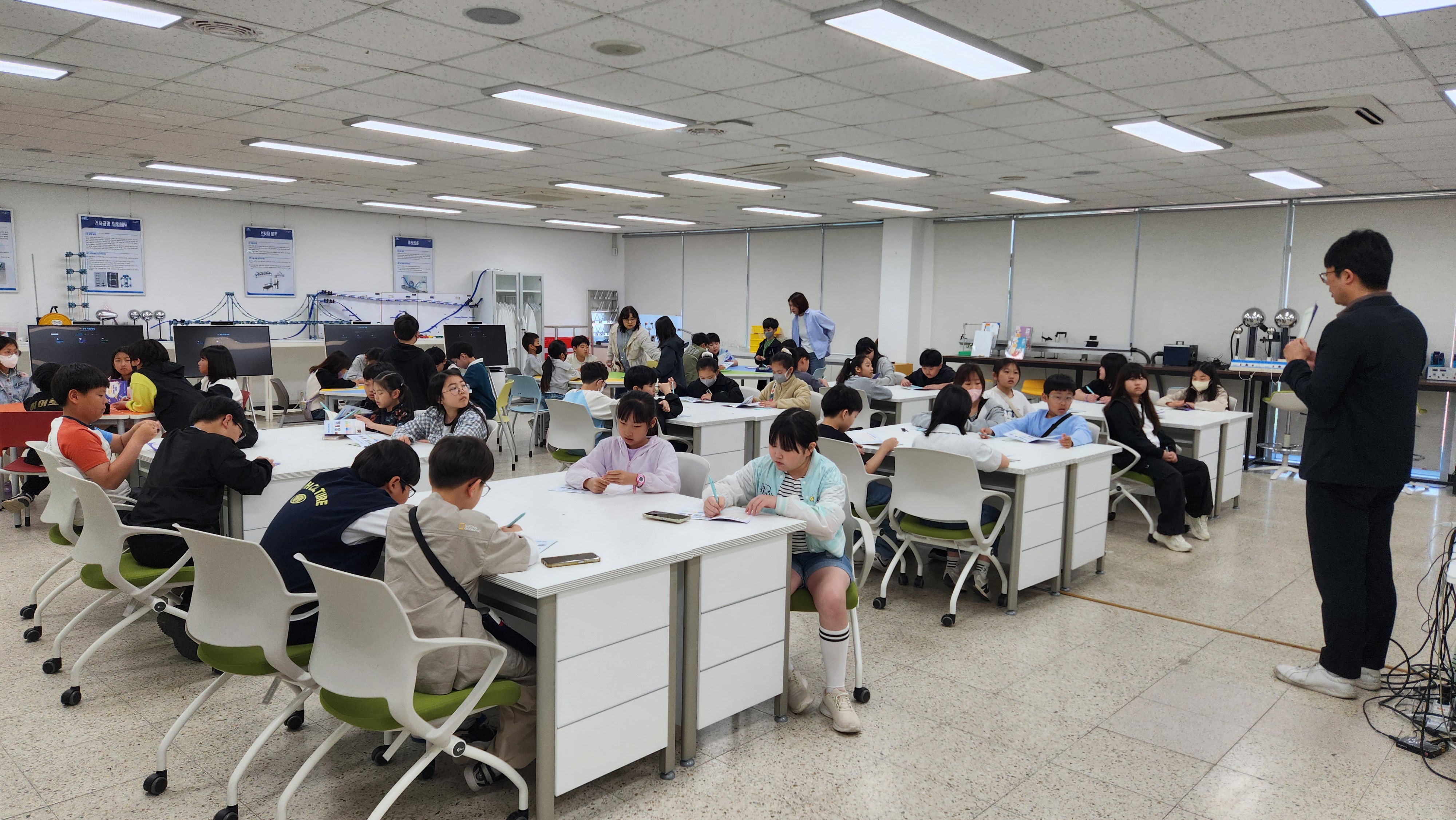 경남과학교육원, 과학톡톡! 일일과학체험교실 ‘출발’ - 관련이미지3
