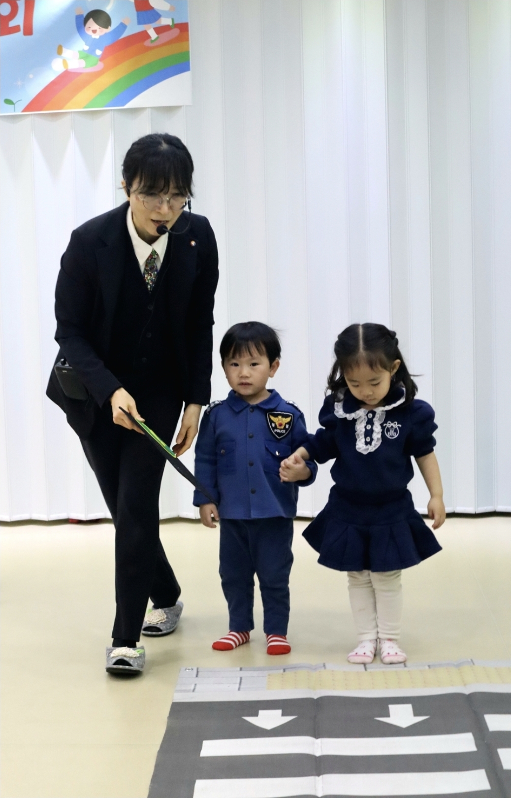 거제용소초병설유치원  “우리 아이 안전 지키는 맞춤형 교통안전교육” 실시. 새 학기, 체험으로 배우는 안전한 등하굣길 ! - 관련이미지3