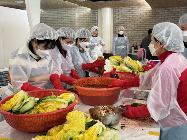 남해교육지원청, 지방공무원 노·사합동 사랑나눔 봉사활동 진행 - 관련이미지3