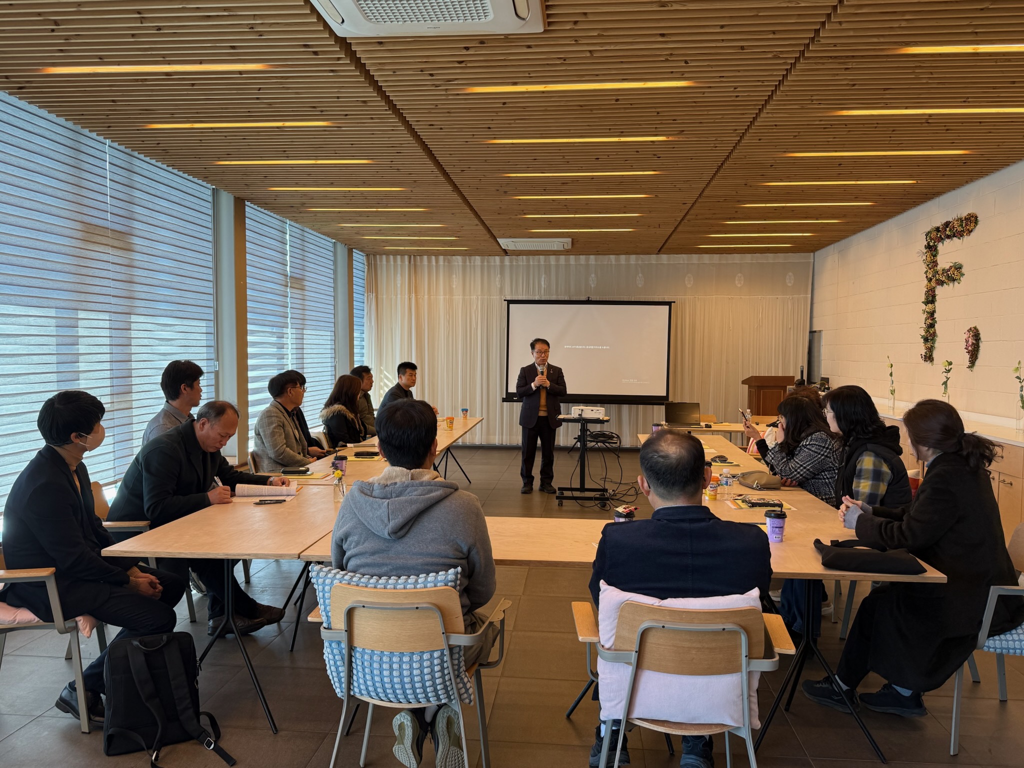 2025. 교육활동 전념 여건 조성을 위한 거창초등교감 지역협의체 워크숍 실시 - 관련이미지2