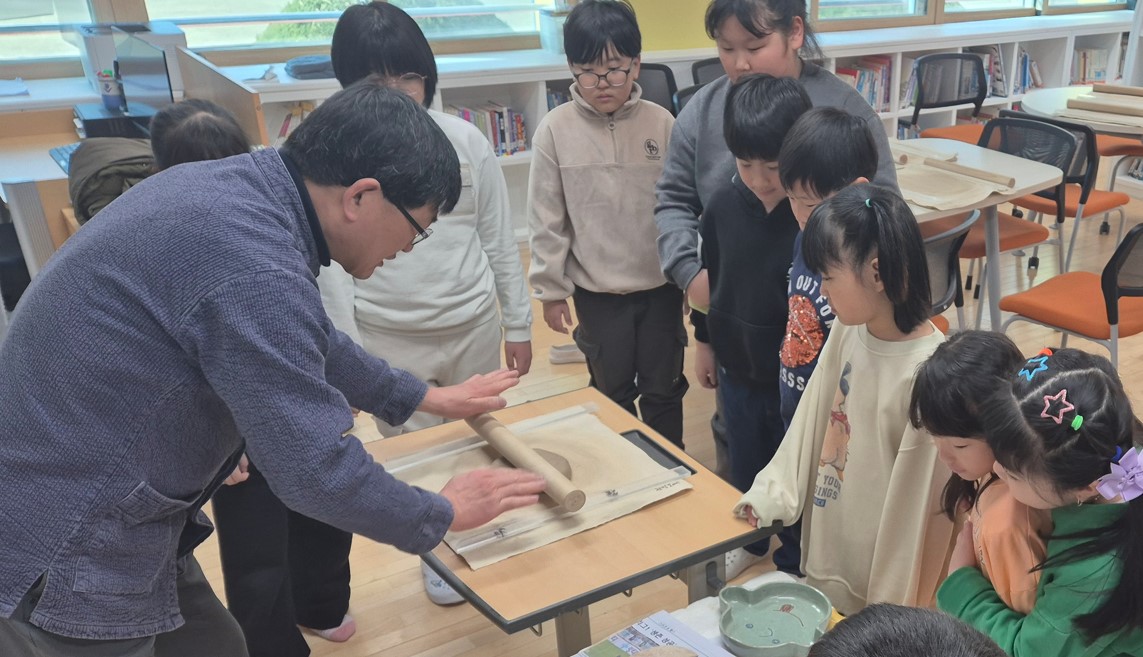 지곡초, 흙으로  - 관련이미지1