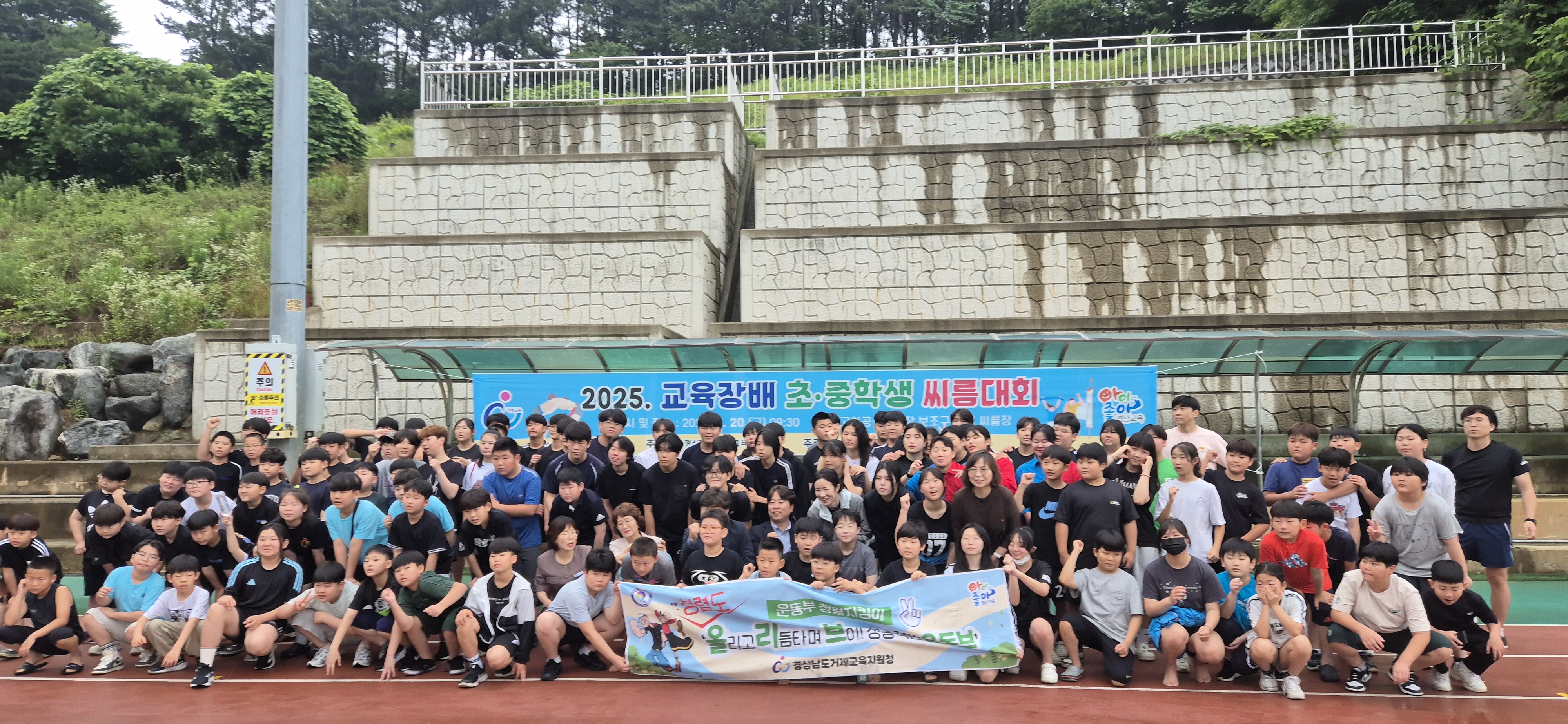 사등초등학교, 거제교육장배 초중학생 씨름대회에서 값진 결과 거둬 - 관련이미지1