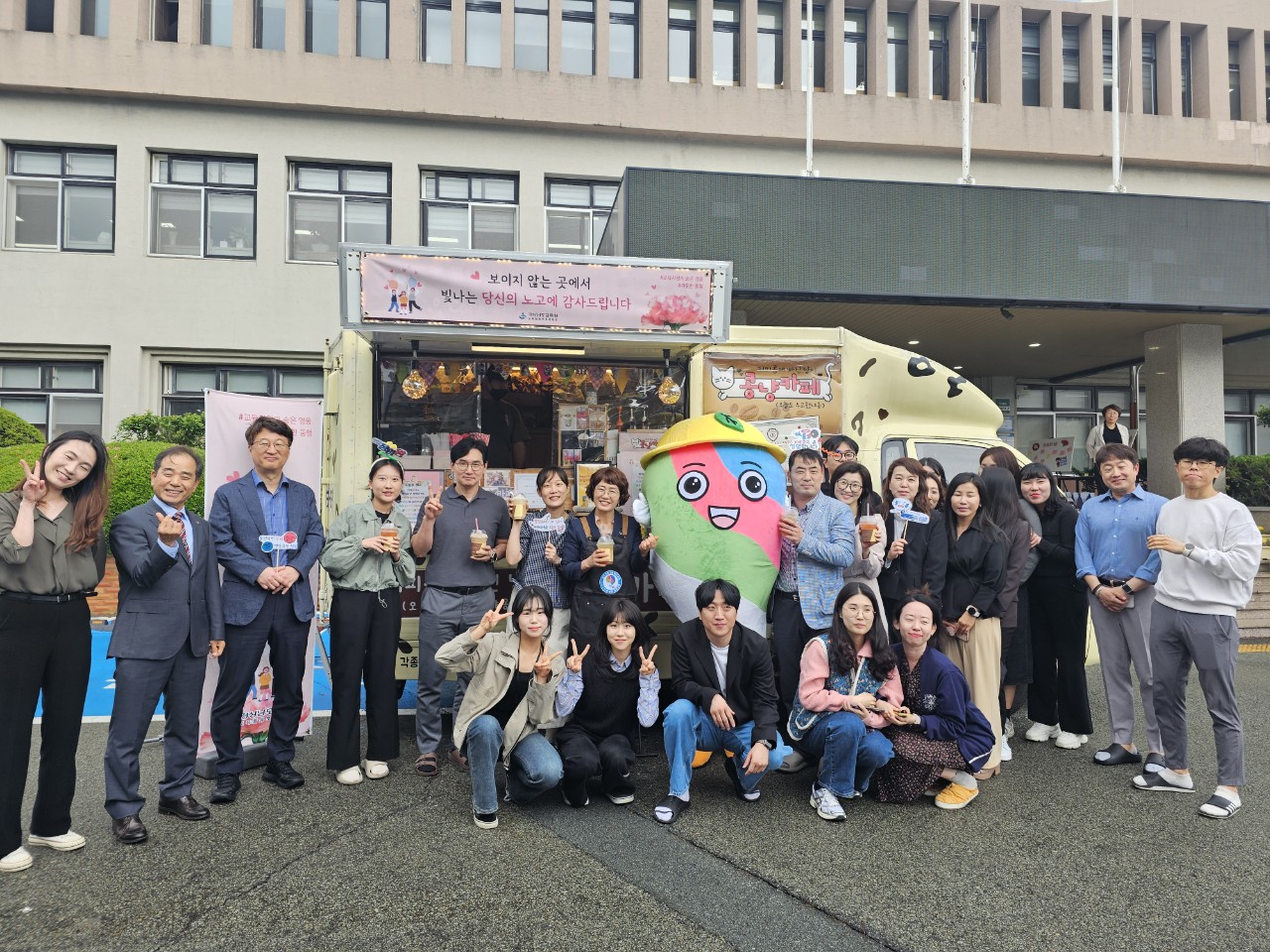 “폭삭 속았수다!” 거제교육지원청, 스승의 날 맞이 깜짝 감사 이벤트 운영 - 관련이미지2