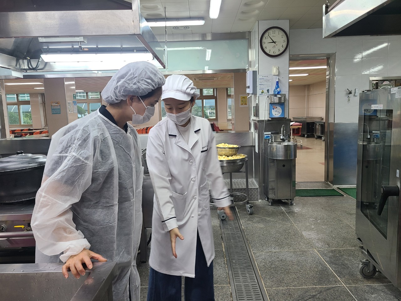 고성교육지원청, 여름철 학교급식 식중독 예방관리 현장 점검 - 관련이미지1
