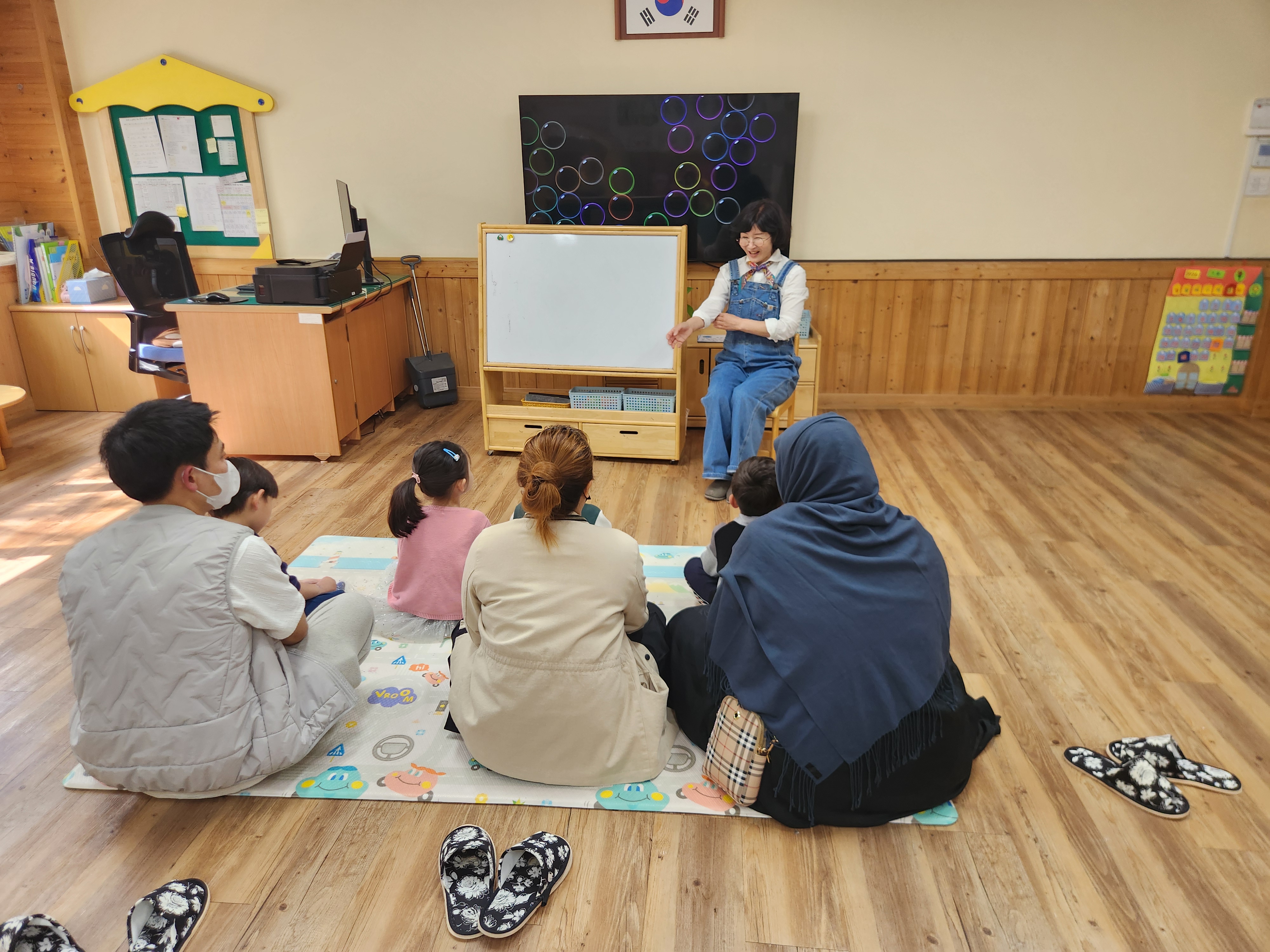 함께해서 더 달콤한 솜사탕 쇼 관람(창원신월병설유치원) - 관련이미지3