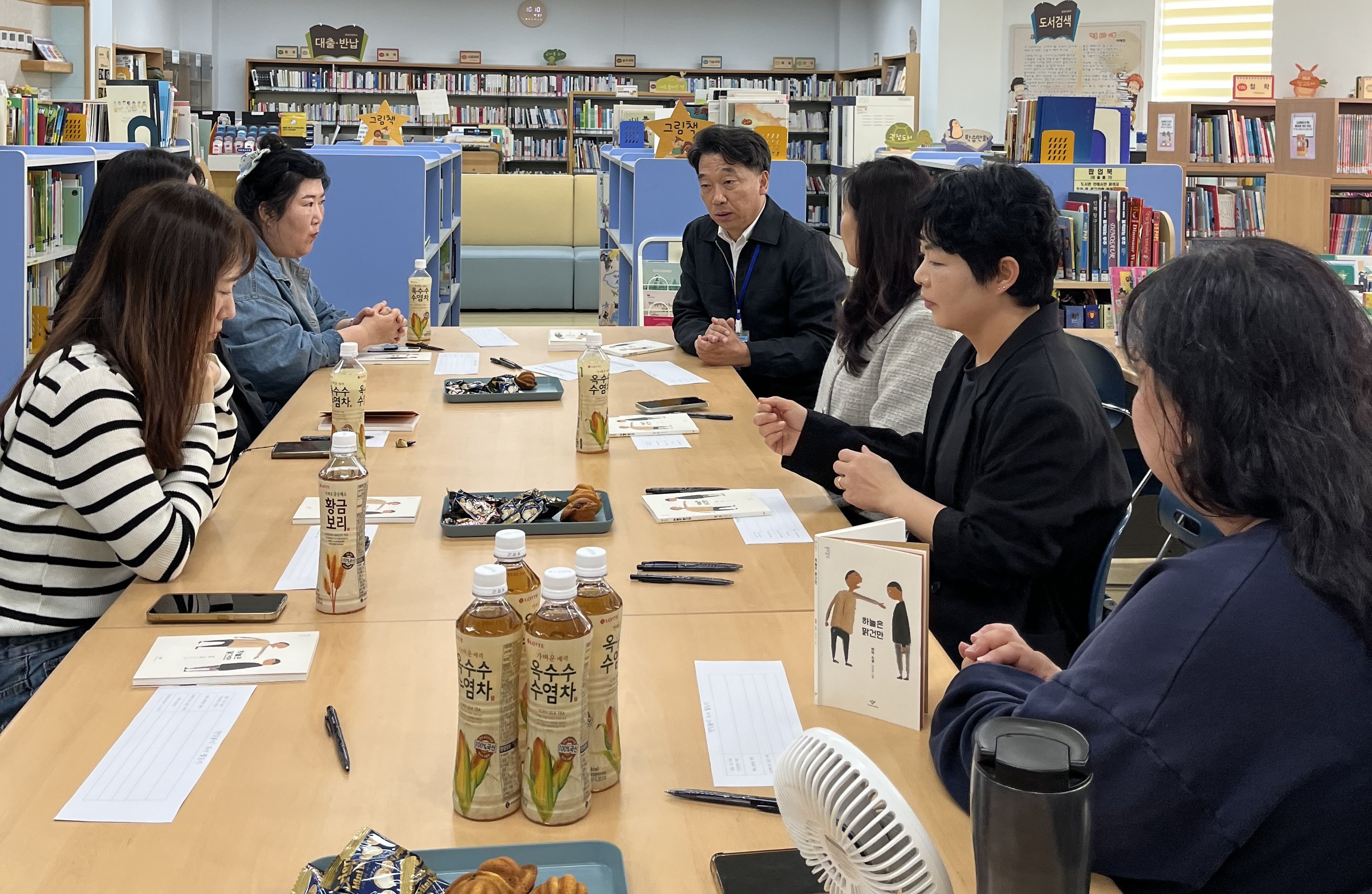 통영초등학교, 학부모 독서동아리 ‘한 책 읽기’로 소통의 장 열어 - 관련이미지1