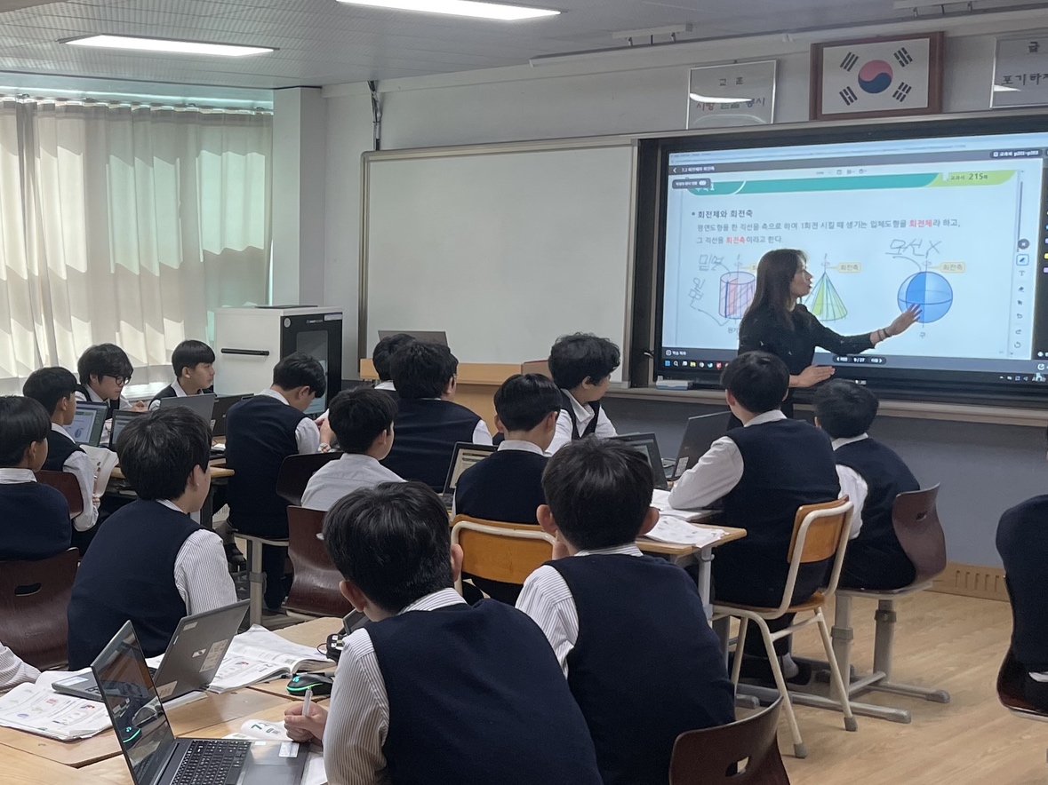 철성중학교, 디지털 기반 학생 맞춤교육 연구학교 운영보고회 개최 - 관련이미지2