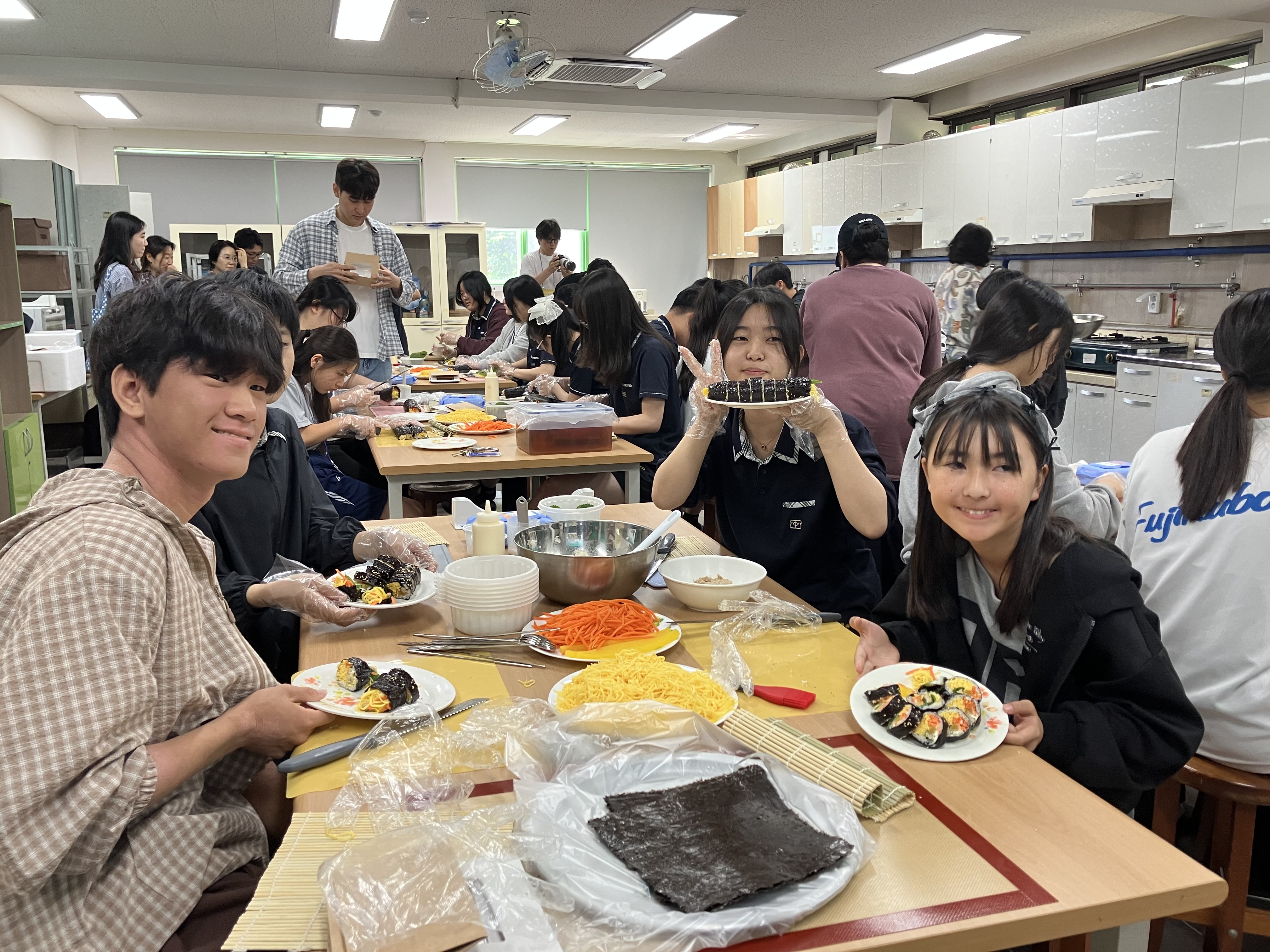 하동중앙중학교‘일본 미요시정 학생과 한일 청소년 문화교류 공동수업’으로 언어를 넘어 마음으로 배우다 - 관련이미지1