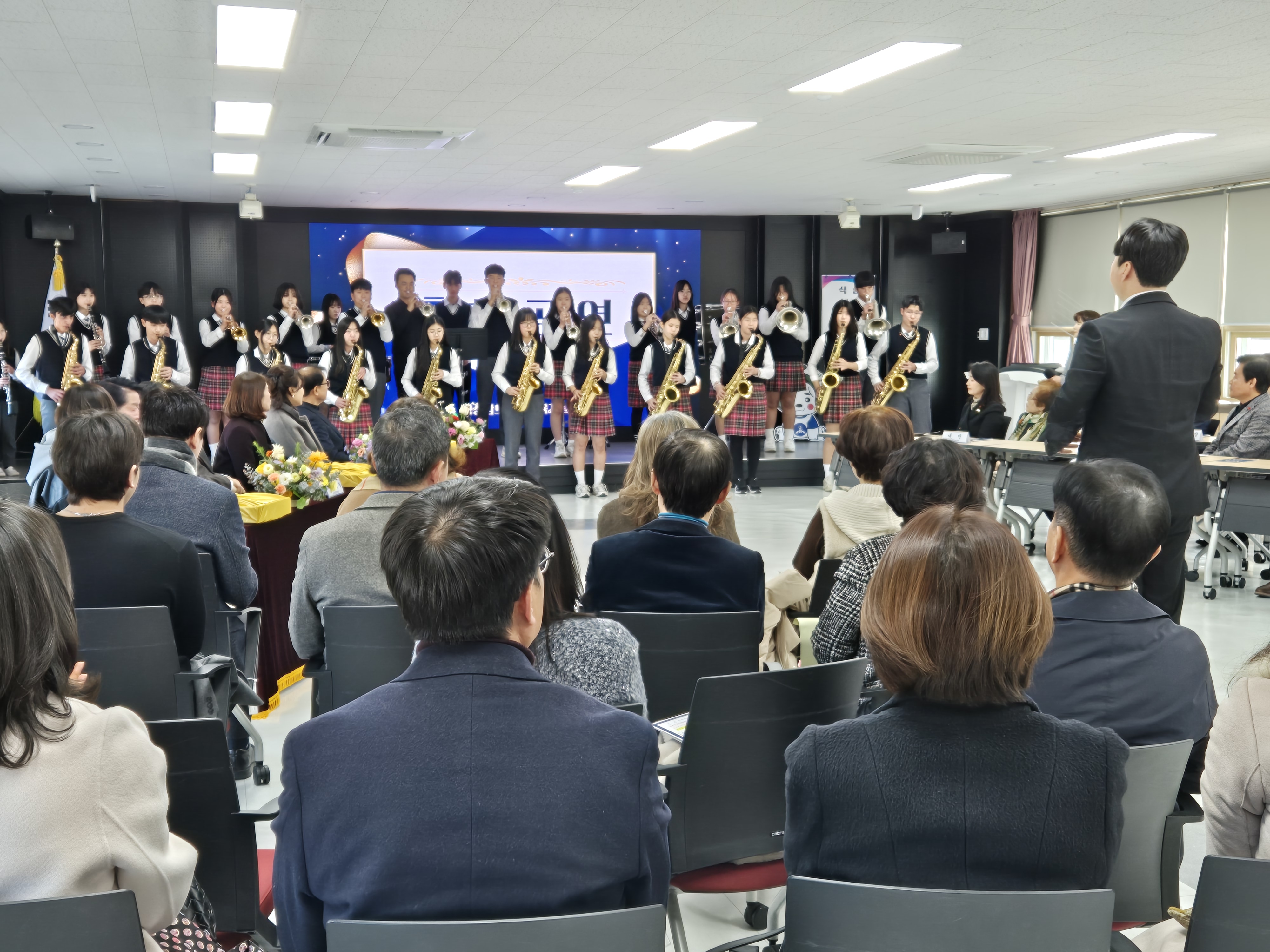 한 그루 나무를 키우는 마음으로 함안교육 숲을 가꾸다. - 관련이미지3