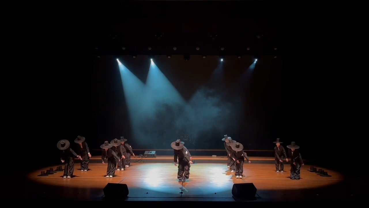 ‘춤으로 전한 열정의 11월’ – 마산무학여중 ‘어도러블’, 지역 무대 3회 공연으로 빛나다 - 관련이미지1