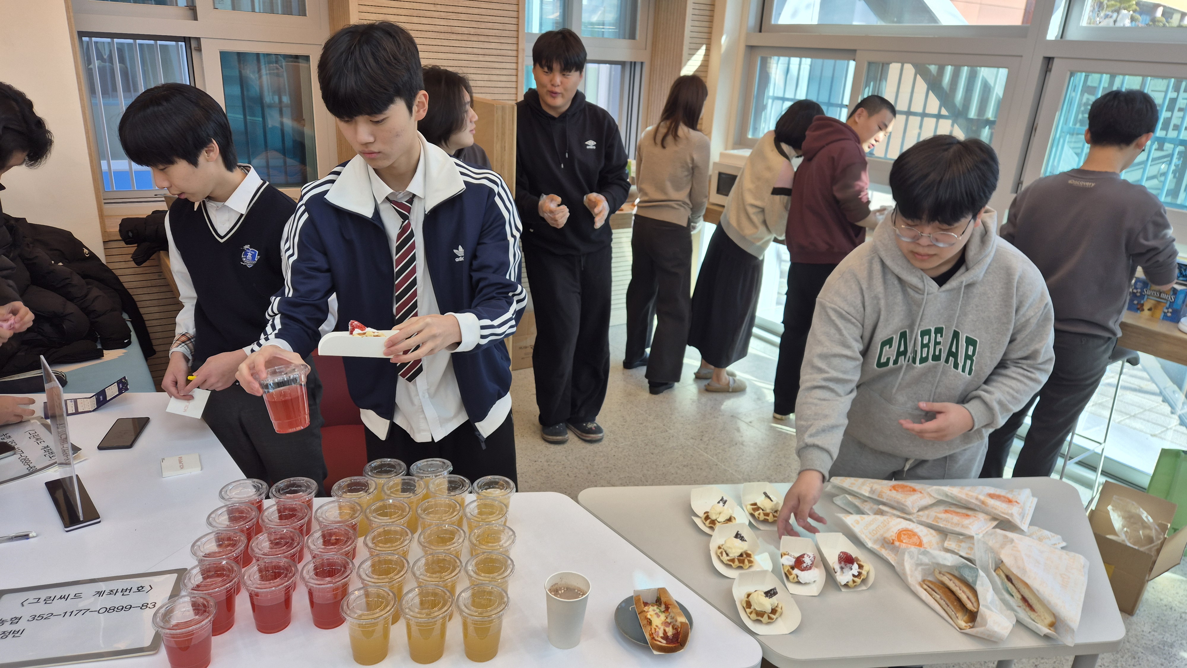진주고등학교 학생들, 제37회 비봉축제 수익금으로 무안공항 제주항공 여객기 사고 구호활동 후원 - 관련이미지2