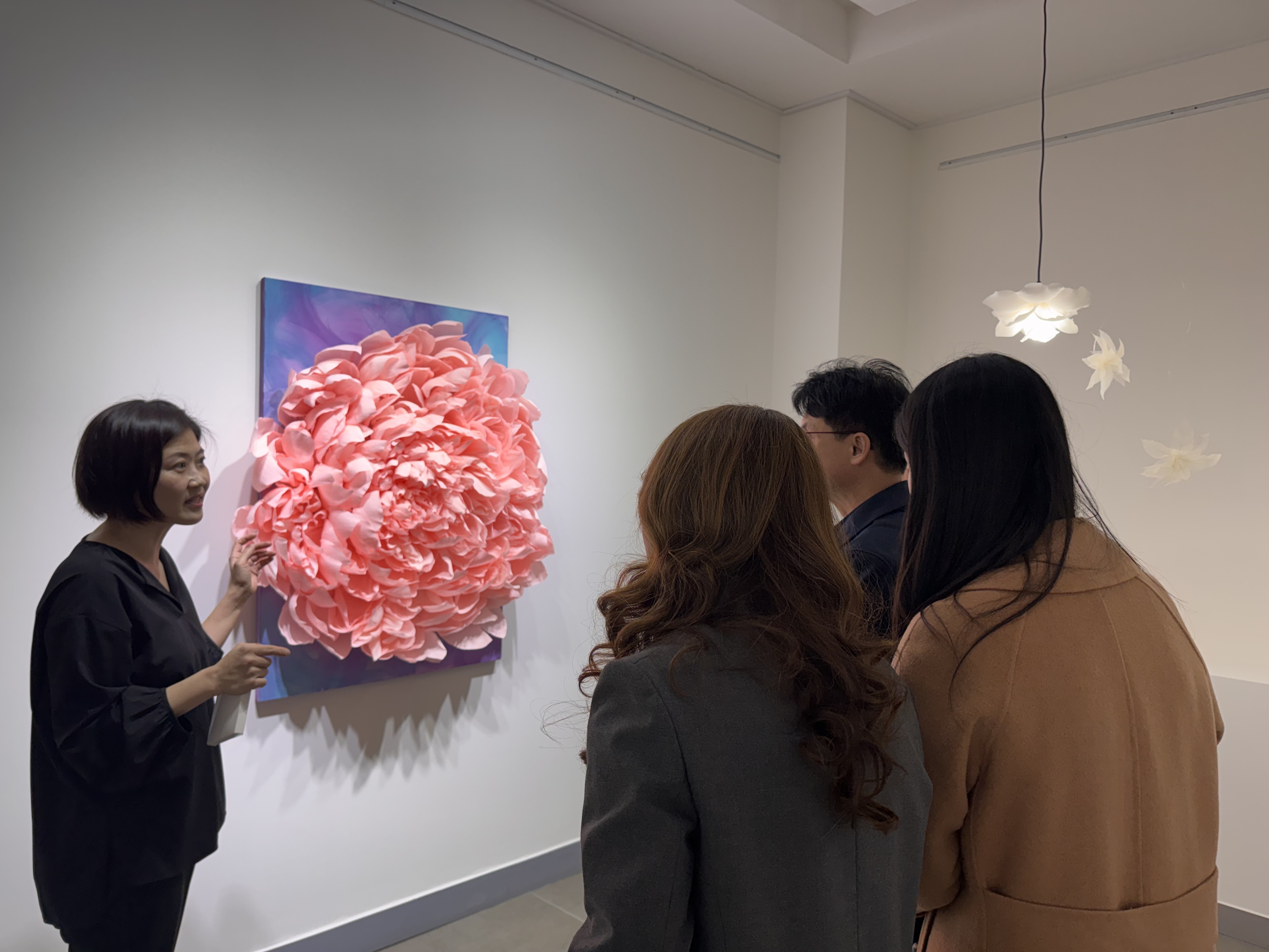 경남교육청, 민수련 작가 초대전 ‘꽃’개최…종이에 생명을 불어넣다 - 관련이미지3