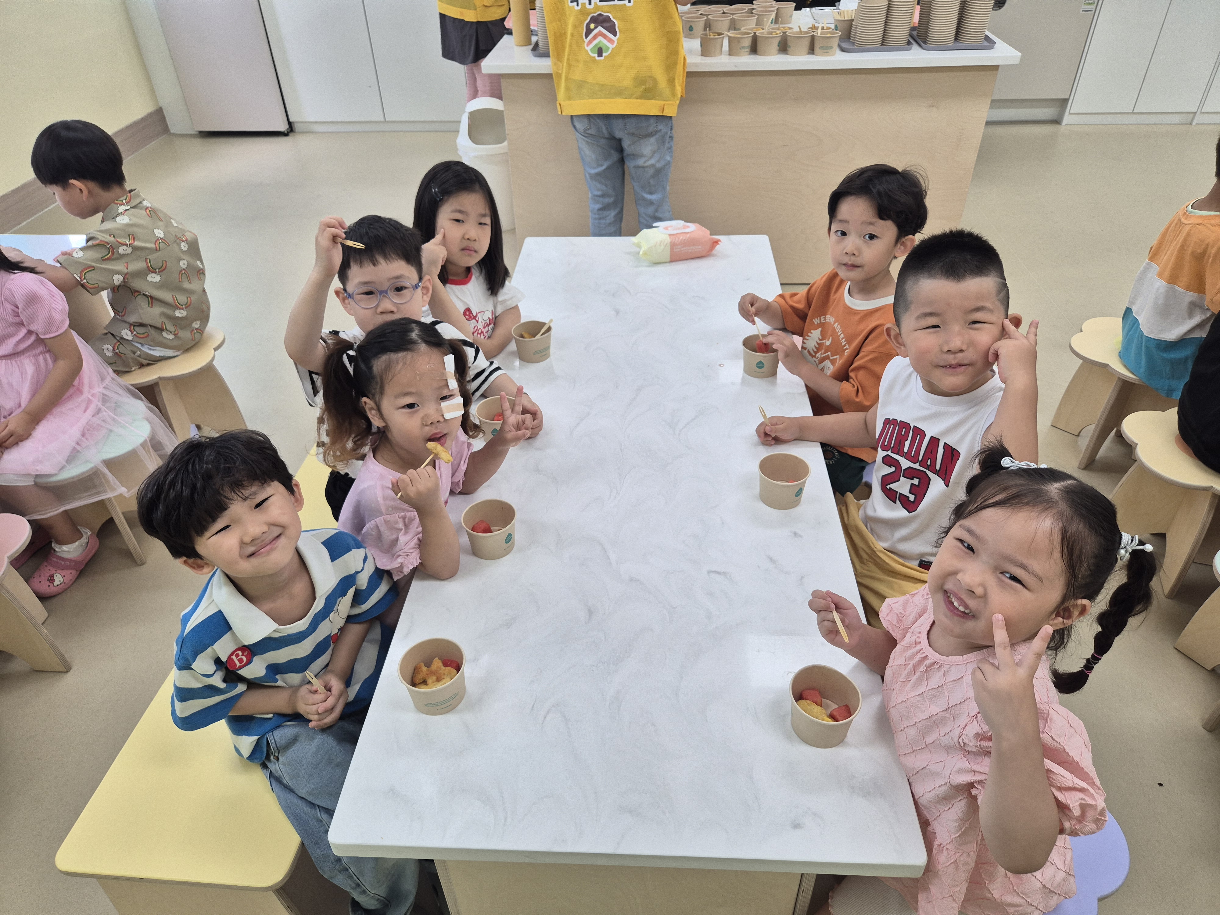 사송유, 아껴쓰고 나눠쓰는 '나눔송송마켓' 운영 - 관련이미지4