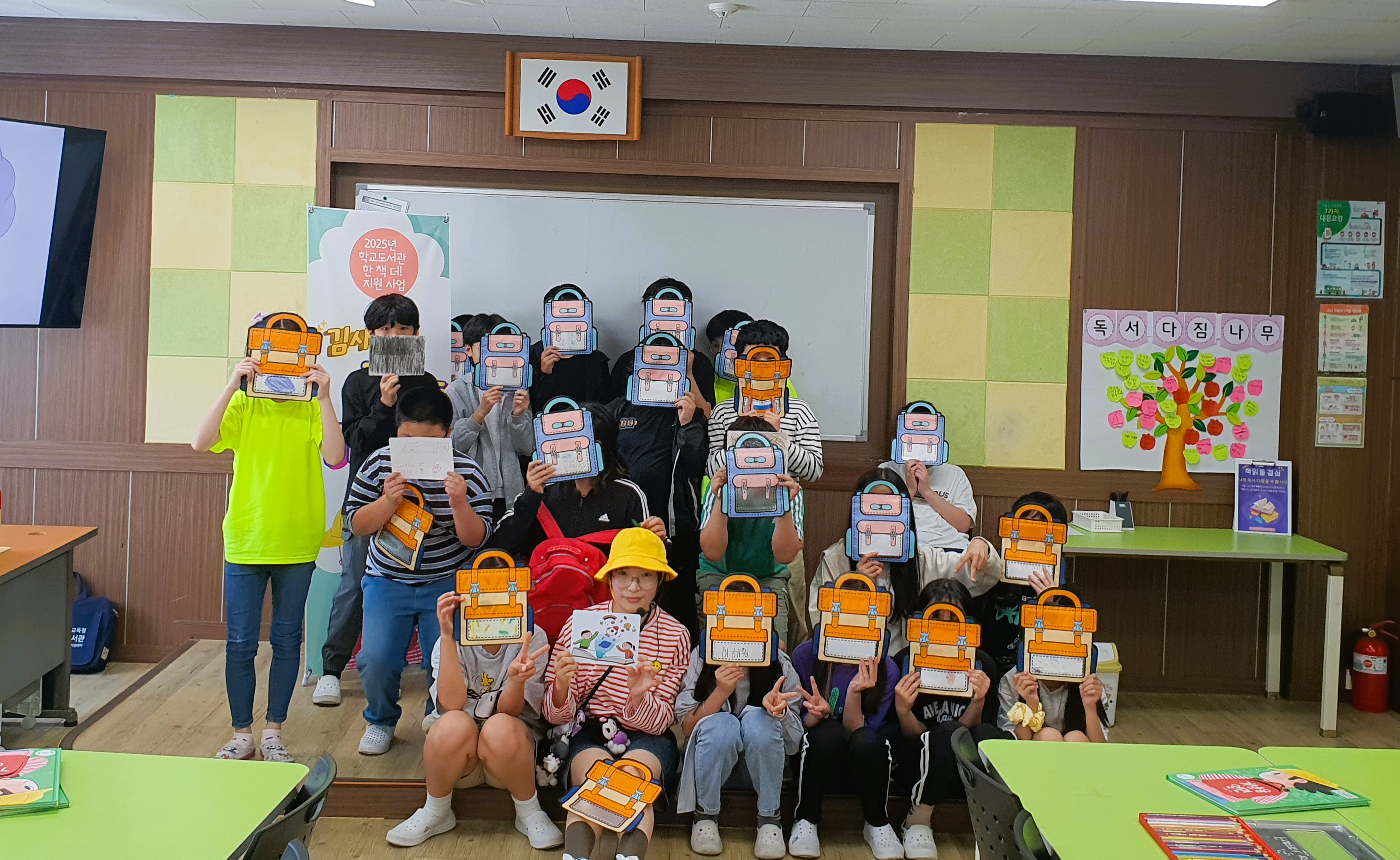 창원도서관, 학교도서관 사각지대 해소를 위한 ‘한 책 더! 지원 사업’ 추진 - 관련이미지2
