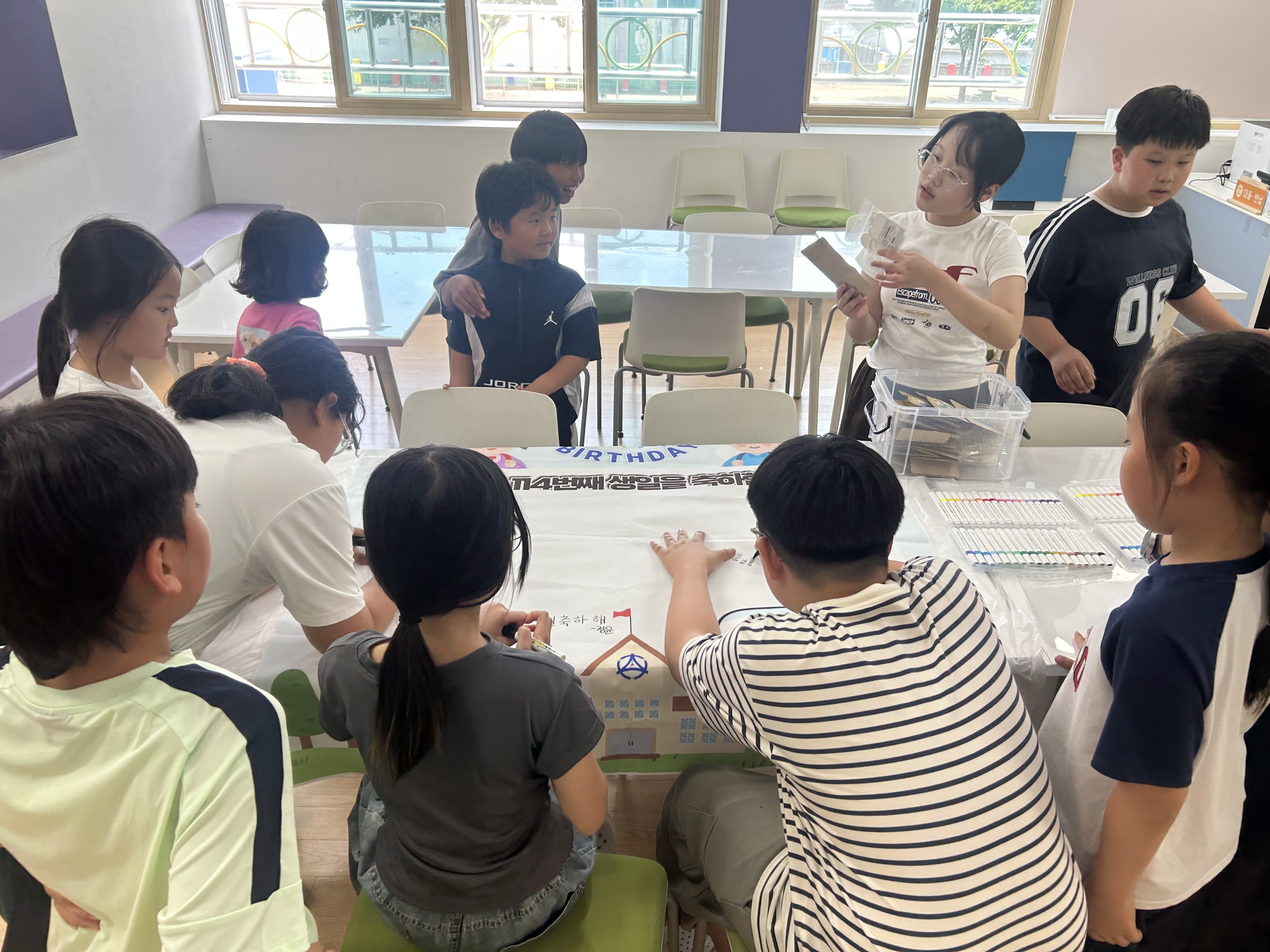 우리 학교 114번째 생일을 축하합니다.(초계초, 학생자치회 주관 개교기념일 행사 성료) - 관련이미지1