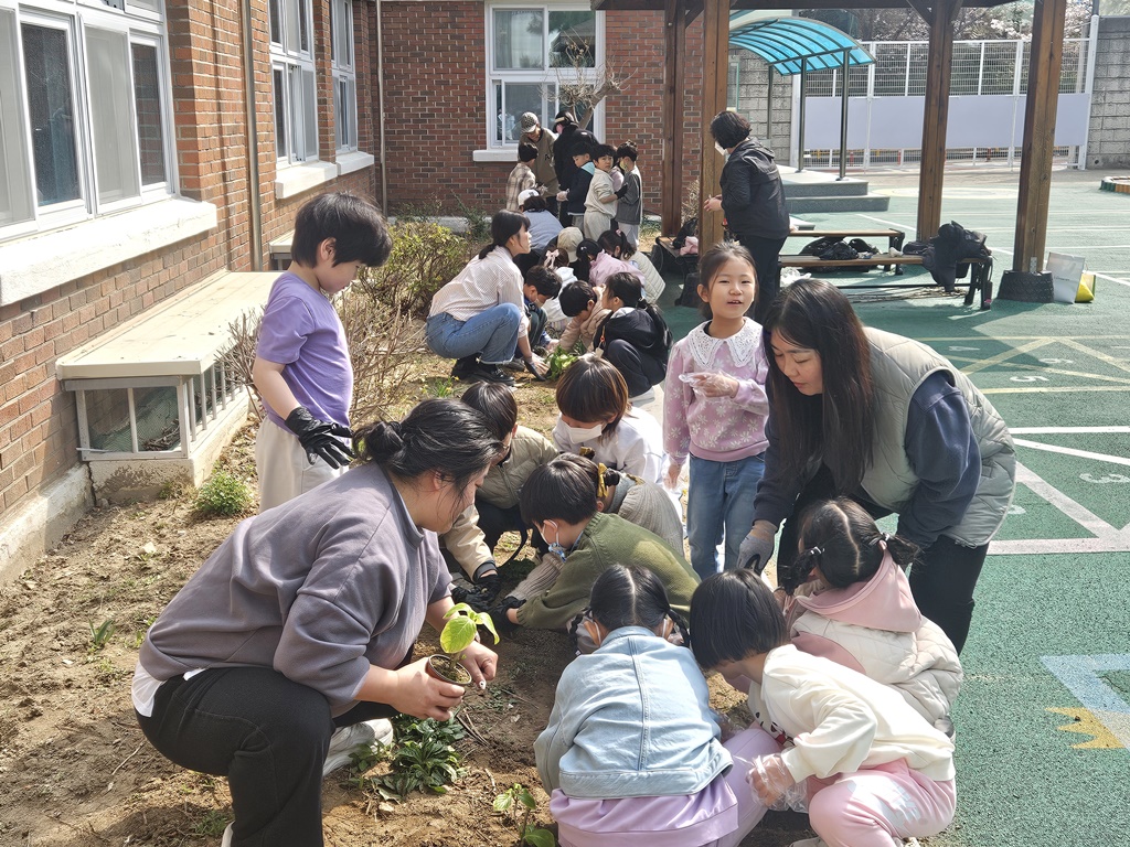 풍호초, 교육공동체가 함께 한 학교 숲 가꾸기 첫 걸음 - 관련이미지1