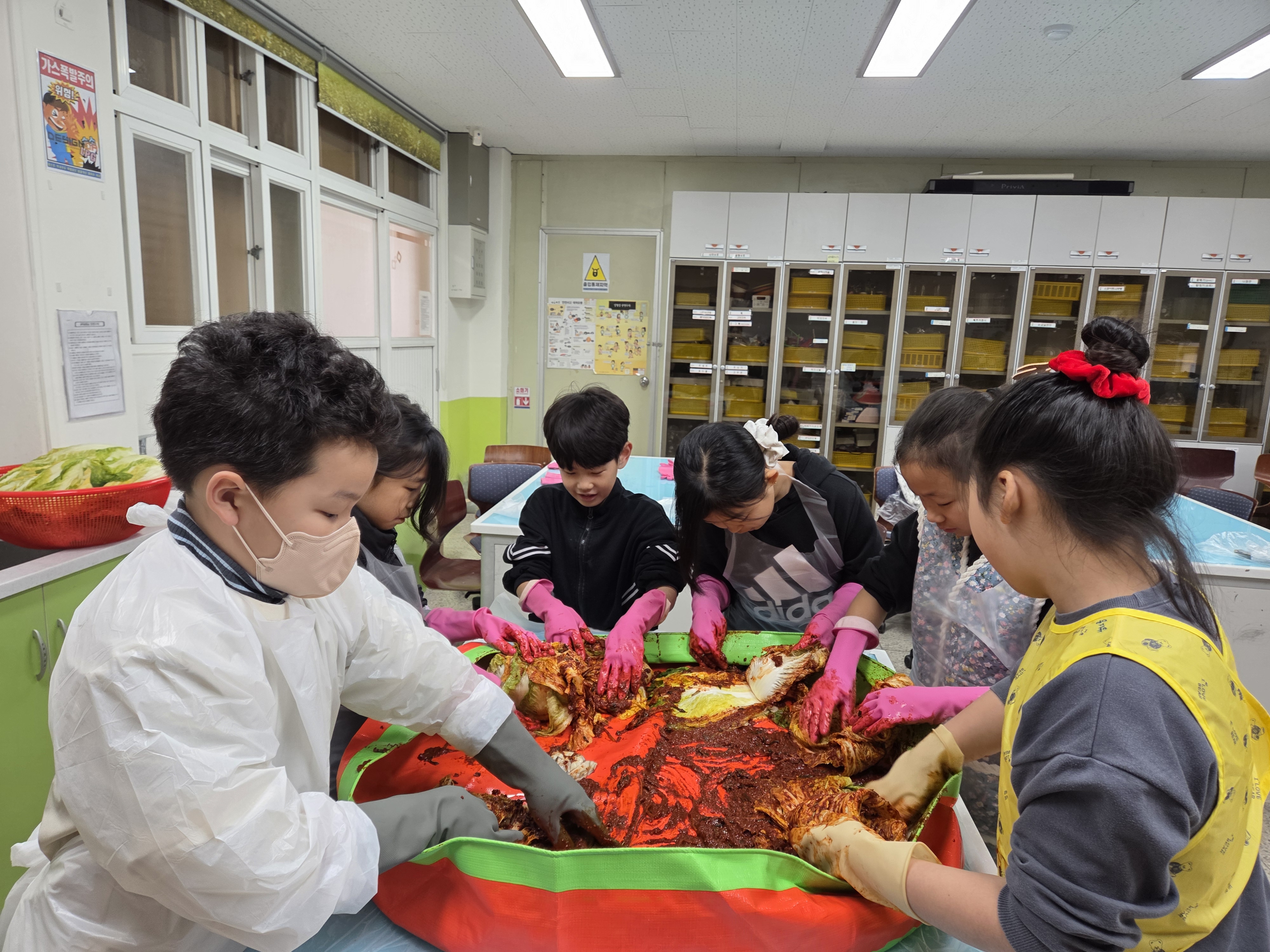 동산초등학교 연말 지역기관 나눔 활동 실시하다 - 관련이미지1