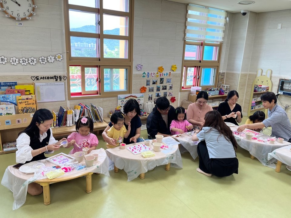 거제유치원 1학기 교육보호자 공개수업 및 행복맞이 유치원 이해를 위한 학부모 연수 진행 - 관련이미지1