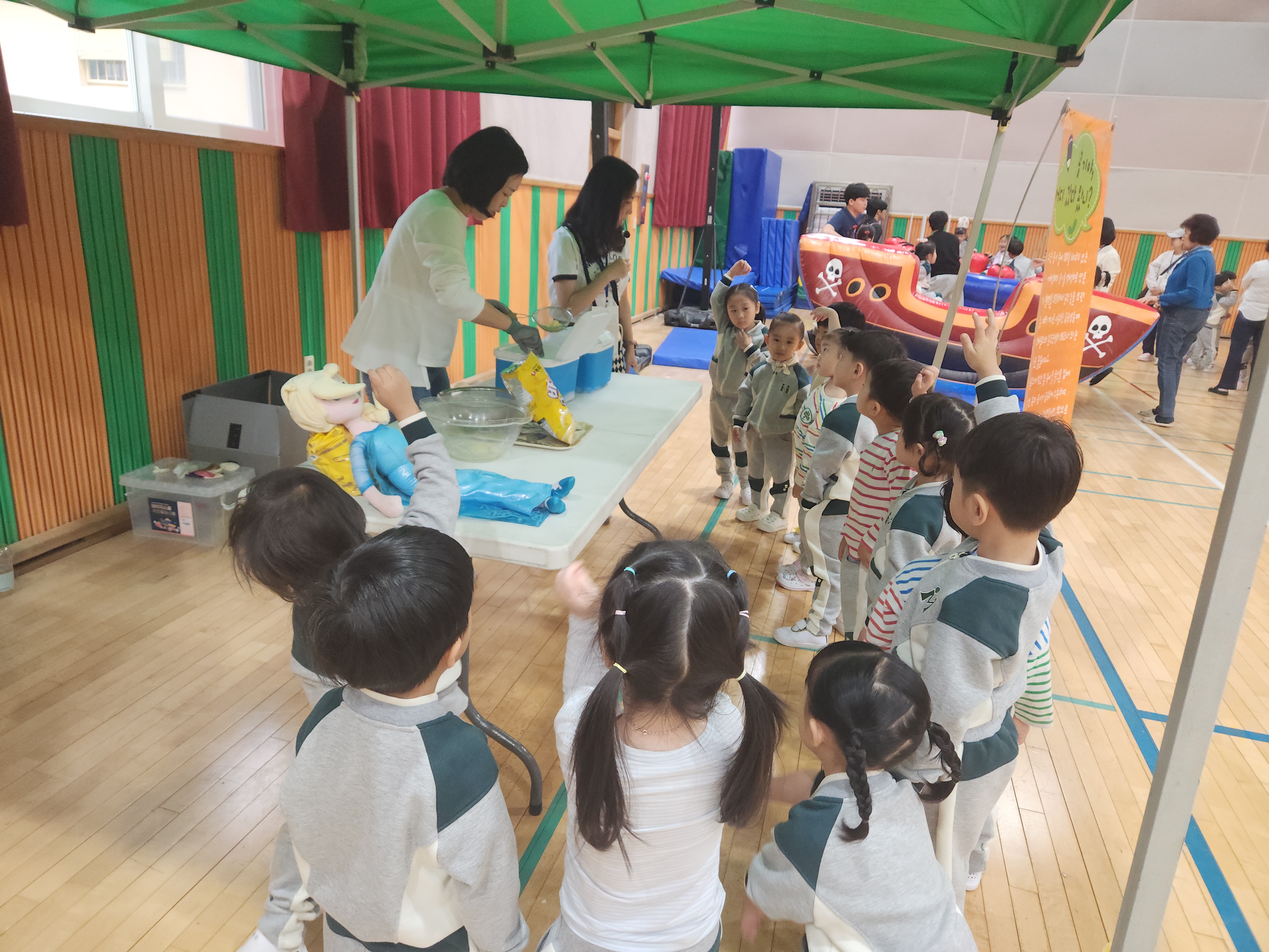 진주유치원, [호기심 팡팡! 과학 놀이의 날] 실시  - 관련이미지3