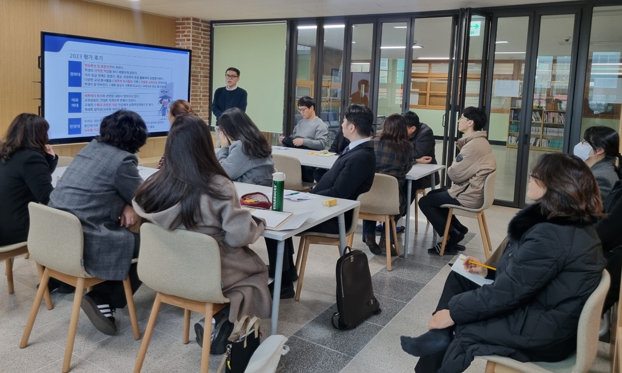 산청교육지원청, 중·고등학교 교사 대상 학교생활기록부 기재 연수 진행 - 관련이미지1