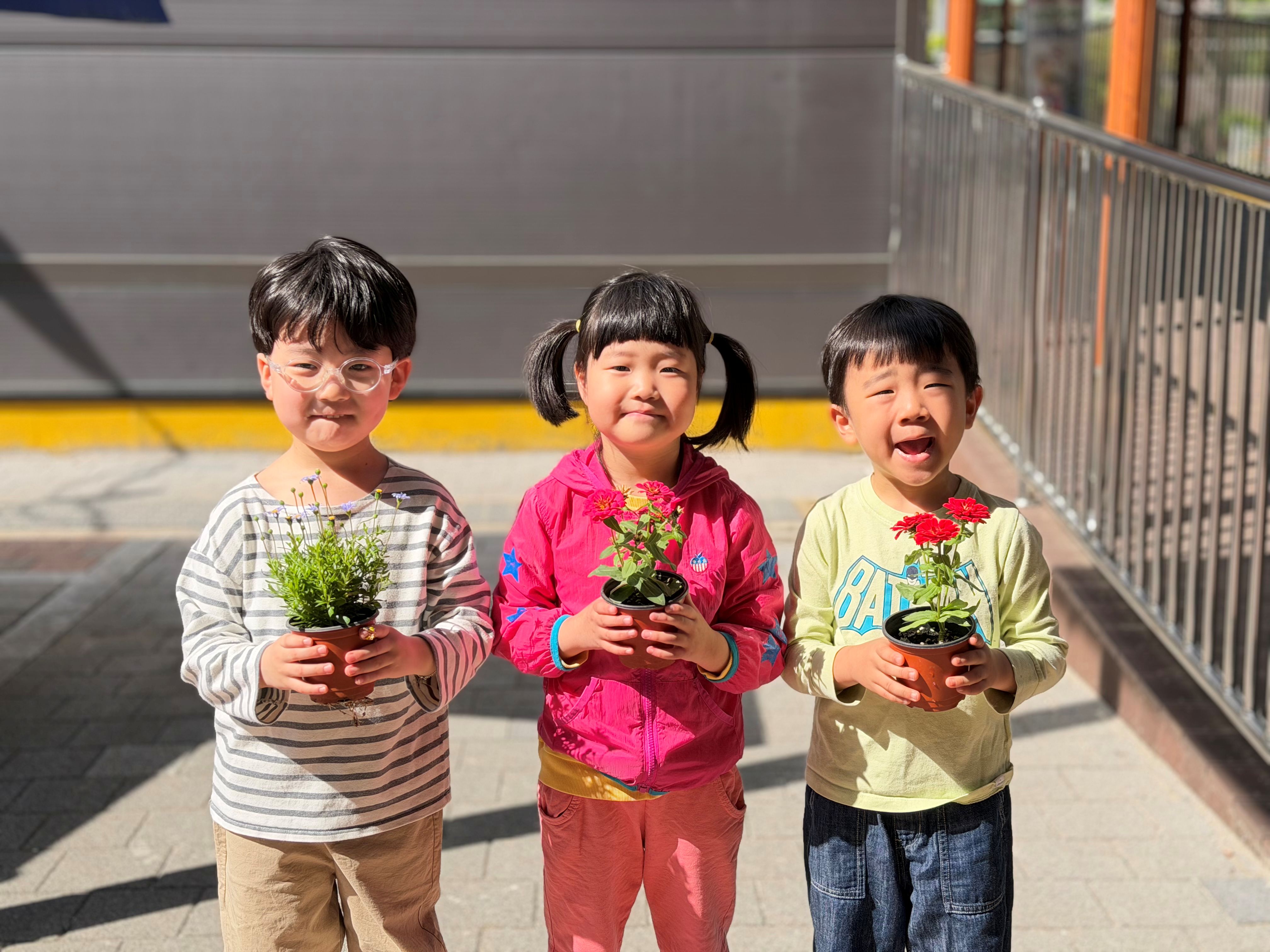 마산고운초병설유치원, 유아와 시니어가 함께한 봄의 시작 - 관련이미지2