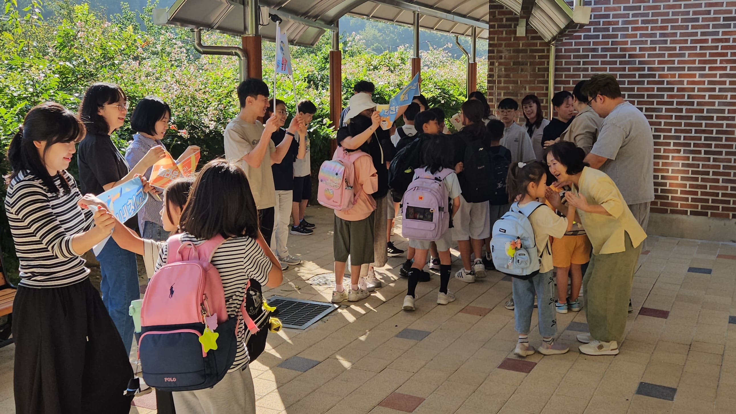 백전초, "대견해, 사랑해, 고마워" 행복한 아침맞이(학부모회 주관, 교육공동체가 함께하는 따뜻한 응원) - 관련이미지1