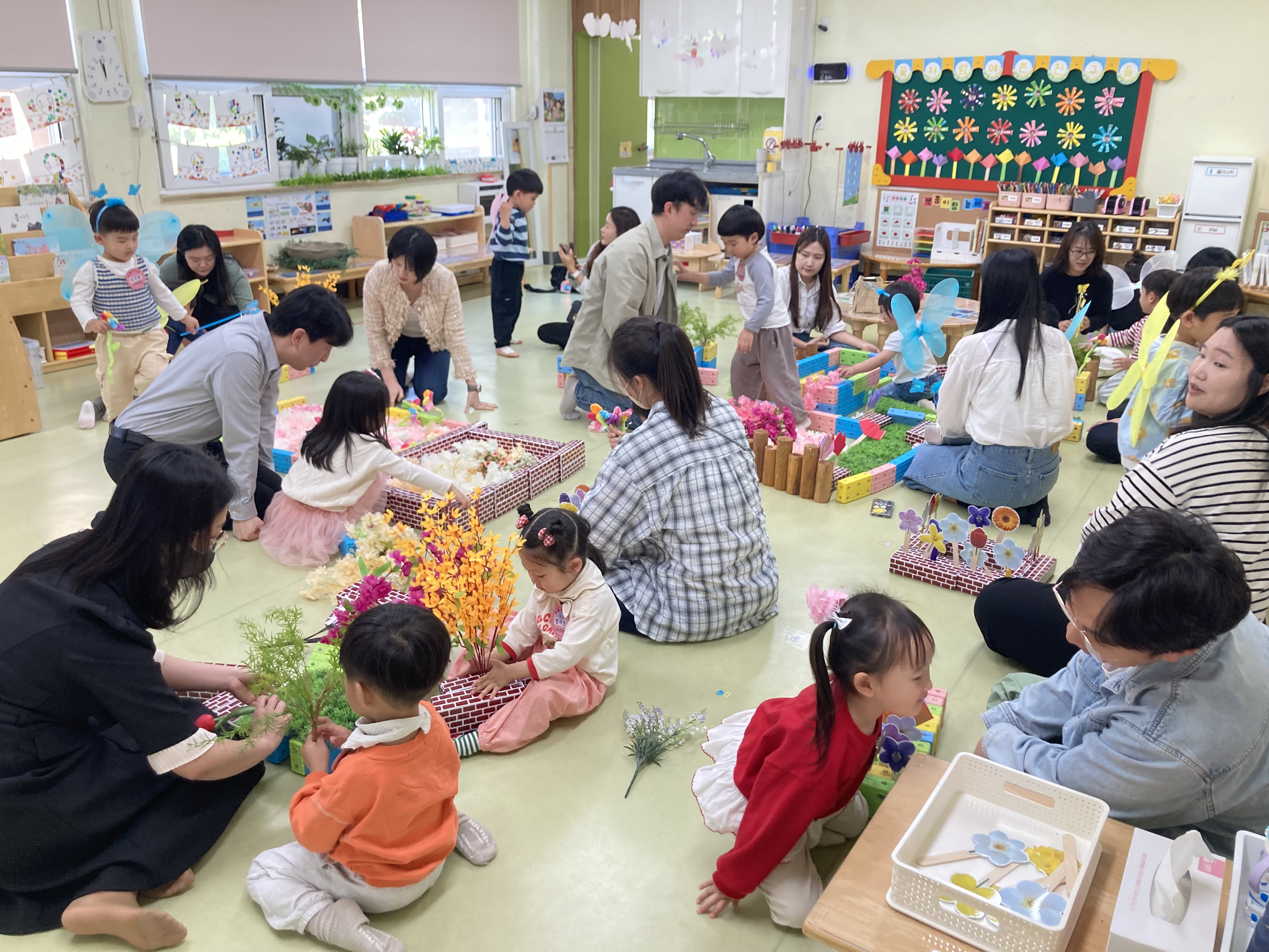 놀이로 배우는 배움, 함께 나누는 교육 - 학부모와 함께하는 수업나눔 운영 - 관련이미지1